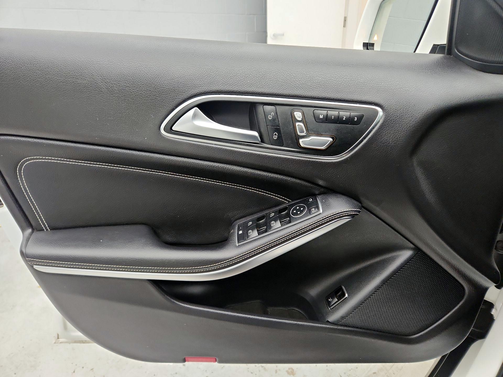 Thumbnail: 2019 Mercedes-Benz GLA - 12