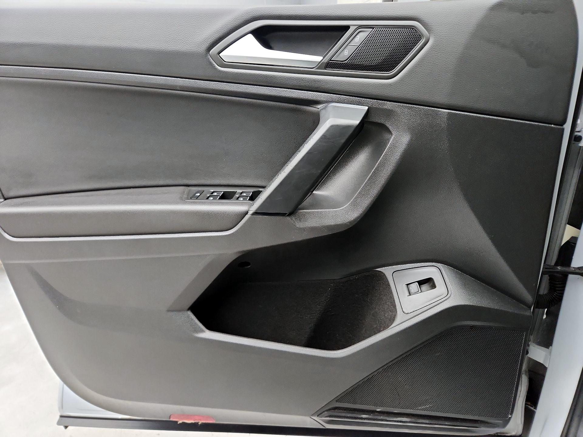 Thumbnail: 2019 Volkswagen Tiguan - 12