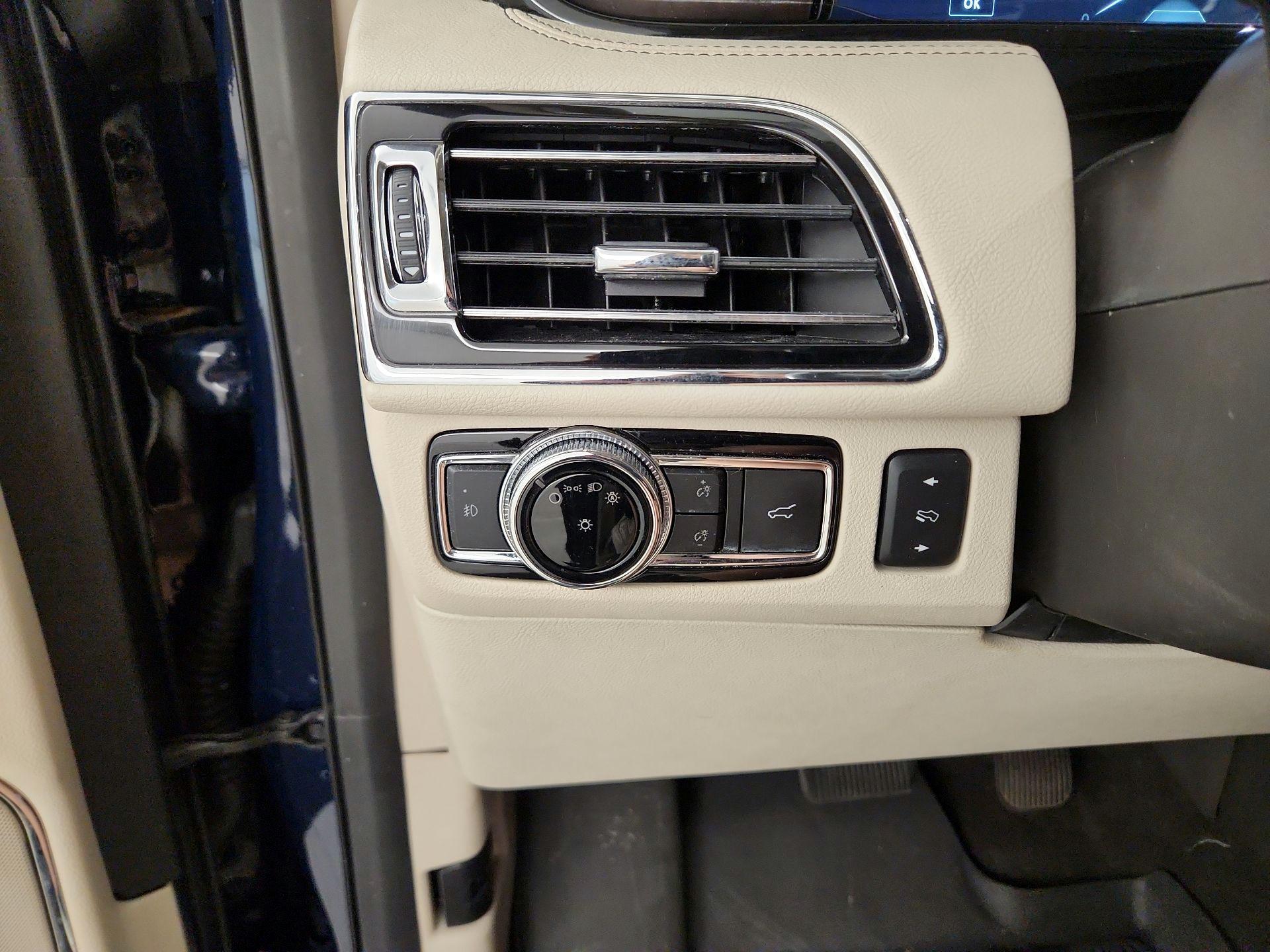 Thumbnail: 2019 Lincoln Navigator - 13