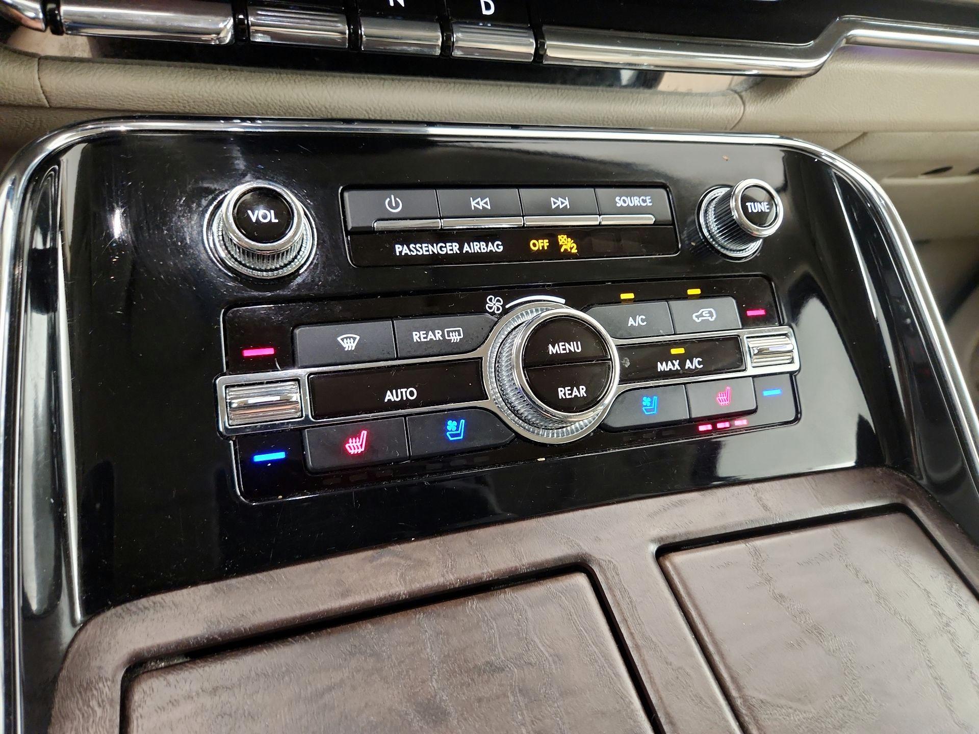 Thumbnail: 2019 Lincoln Navigator - 17