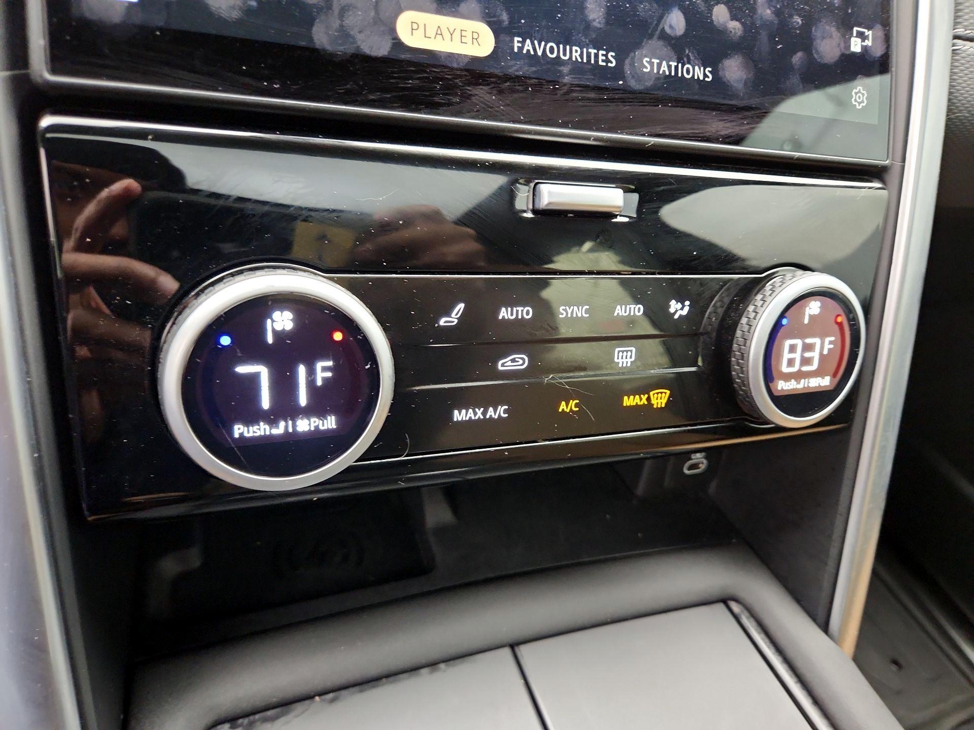 Thumbnail: 2024 Land Rover Discovery - 17