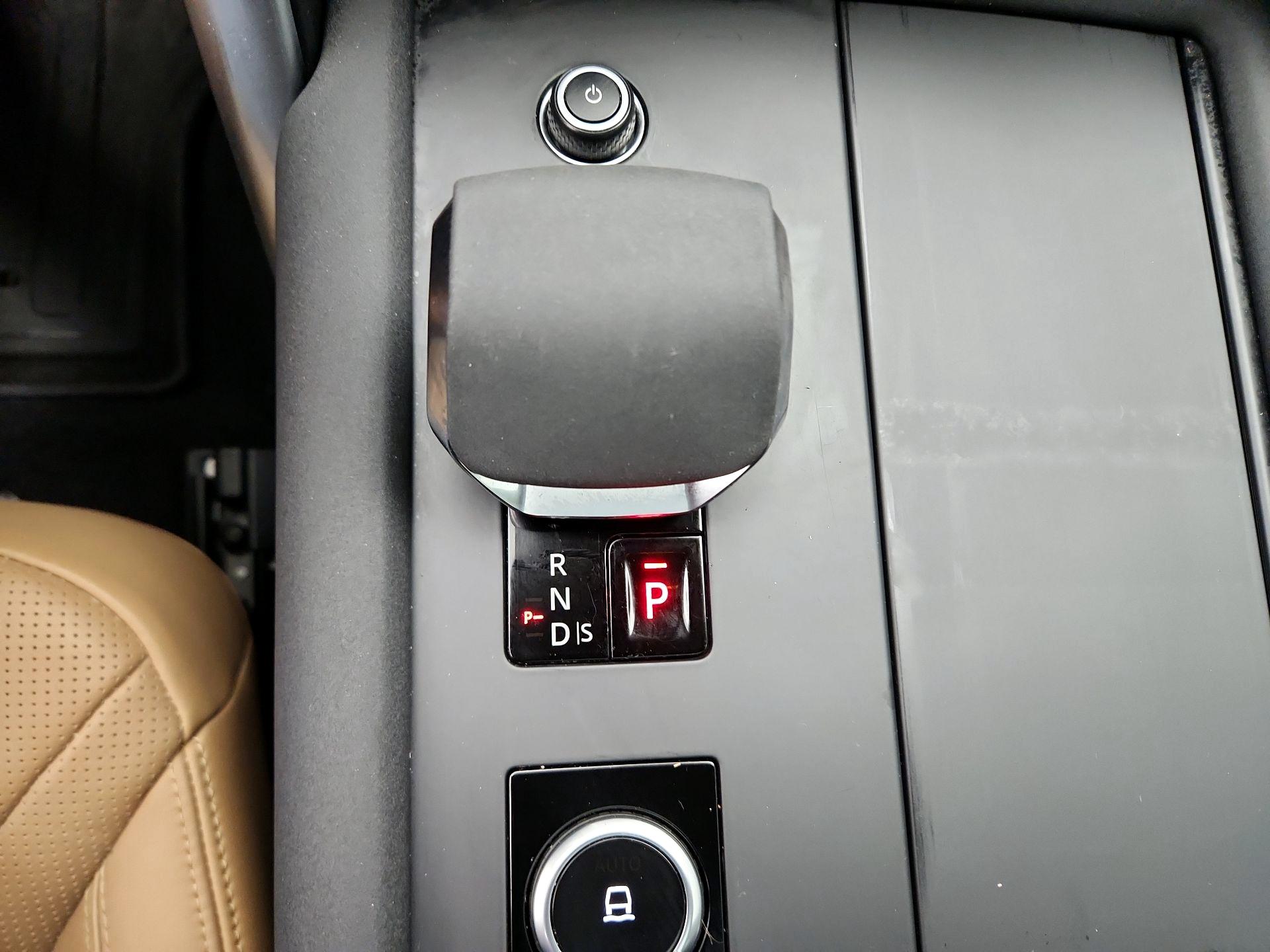 Thumbnail: 2024 Land Rover Discovery - 18