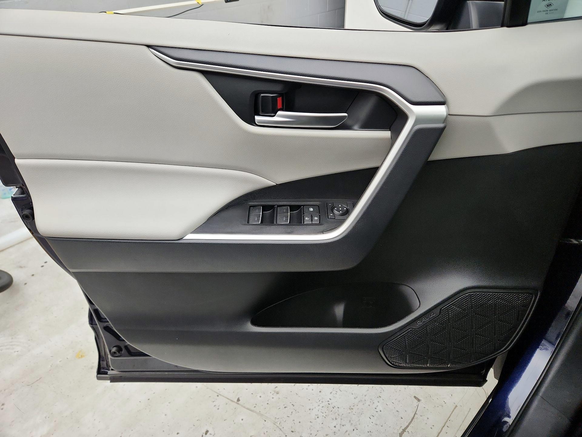 Thumbnail: 2025 Toyota RAV4 - 12