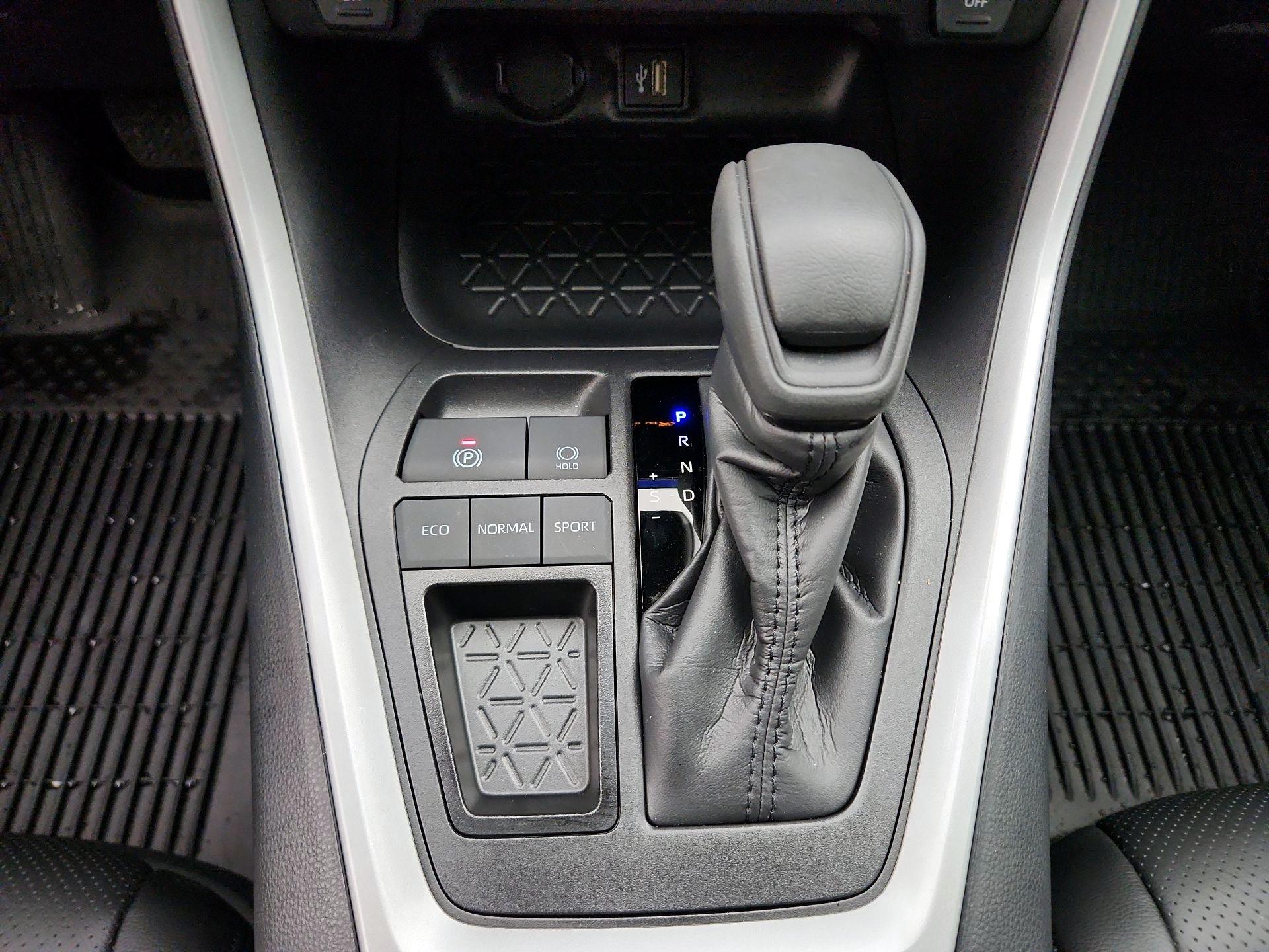 Thumbnail: 2025 Toyota RAV4 - 17