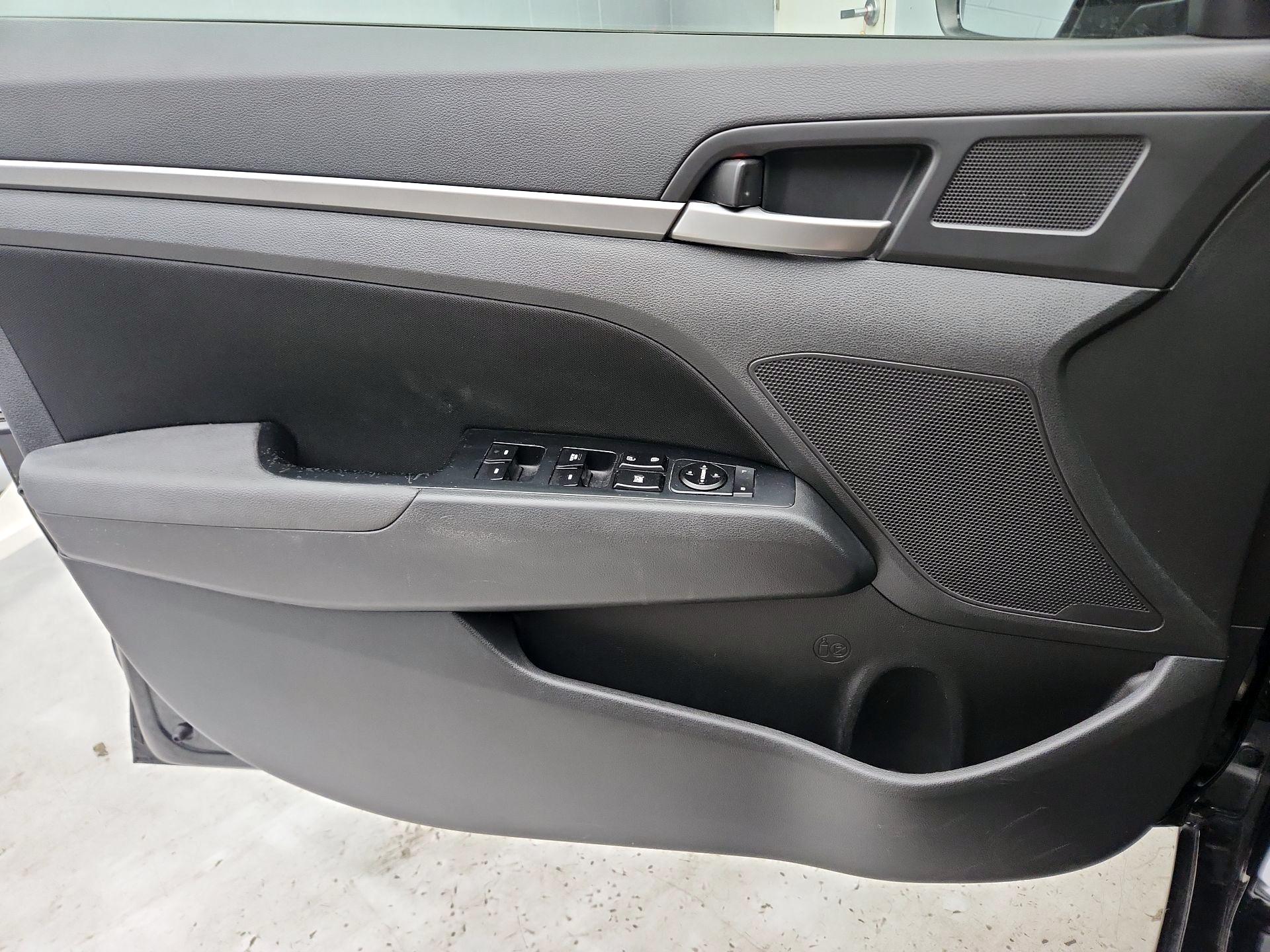 Thumbnail: 2017 Hyundai Elantra - 12