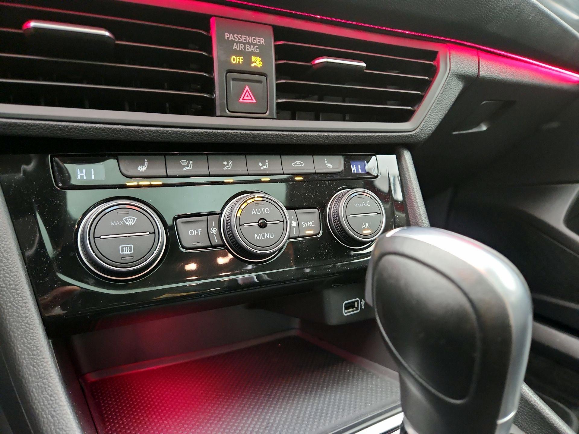 Thumbnail: 2019 Volkswagen Jetta - 16