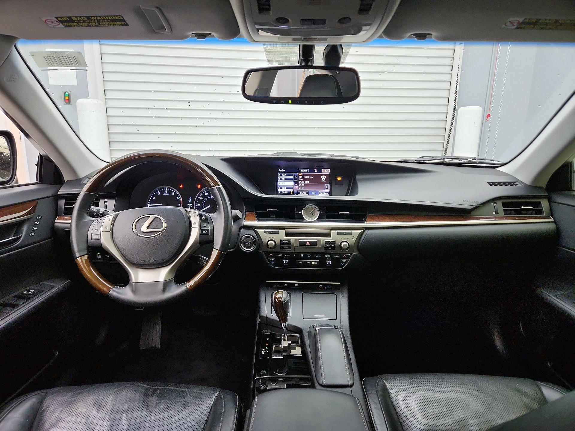 Thumbnail: 2015 Lexus ES - 9