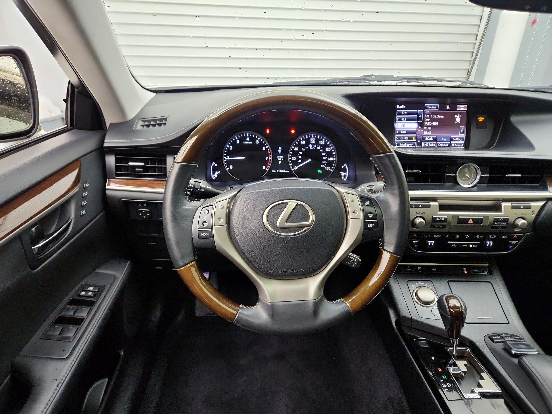 Thumbnail: 2015 Lexus ES - 10