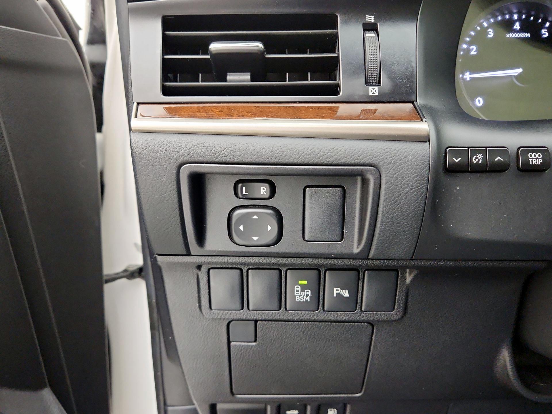 Thumbnail: 2015 Lexus ES - 13