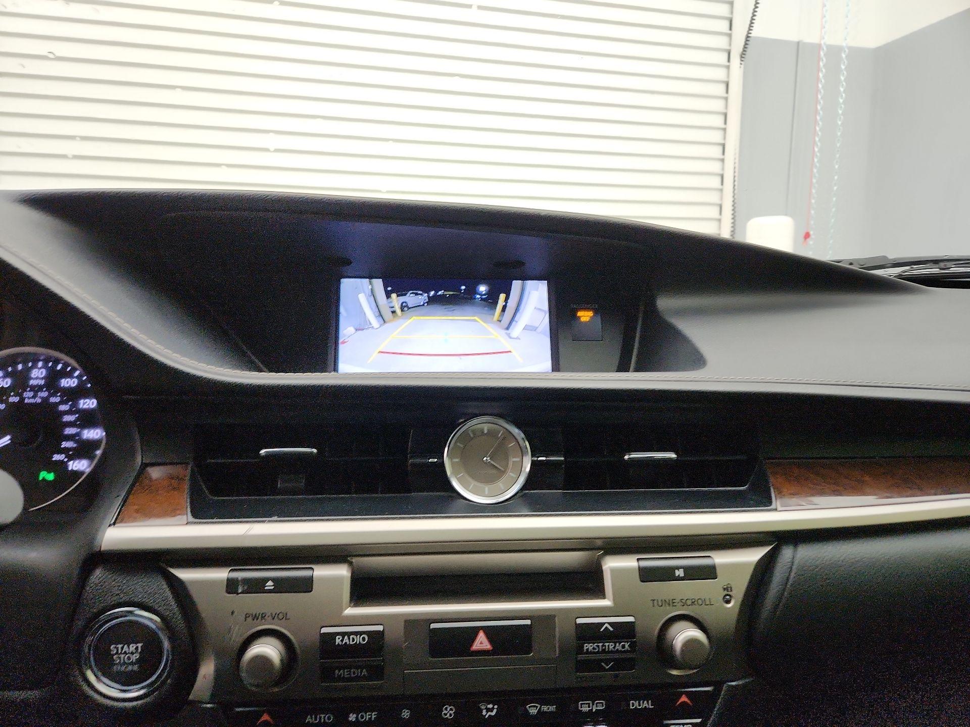 Thumbnail: 2015 Lexus ES - 14