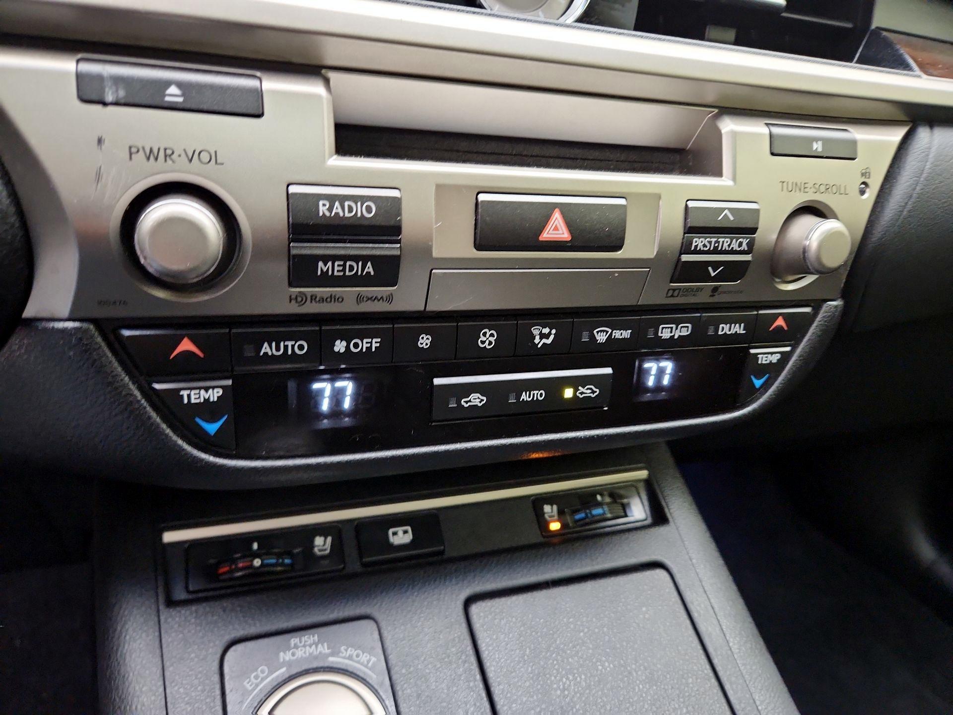 Thumbnail: 2015 Lexus ES - 16