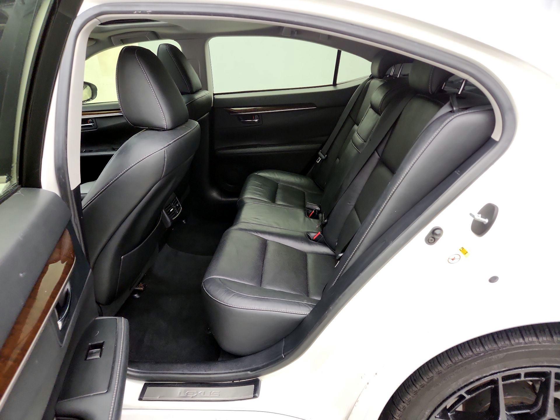 Thumbnail: 2015 Lexus ES - 20