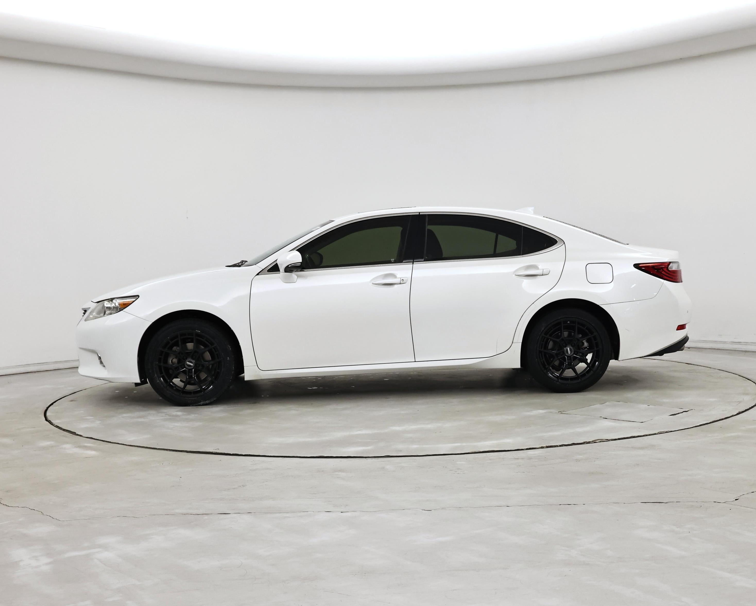 Thumbnail: 2015 Lexus ES - 3