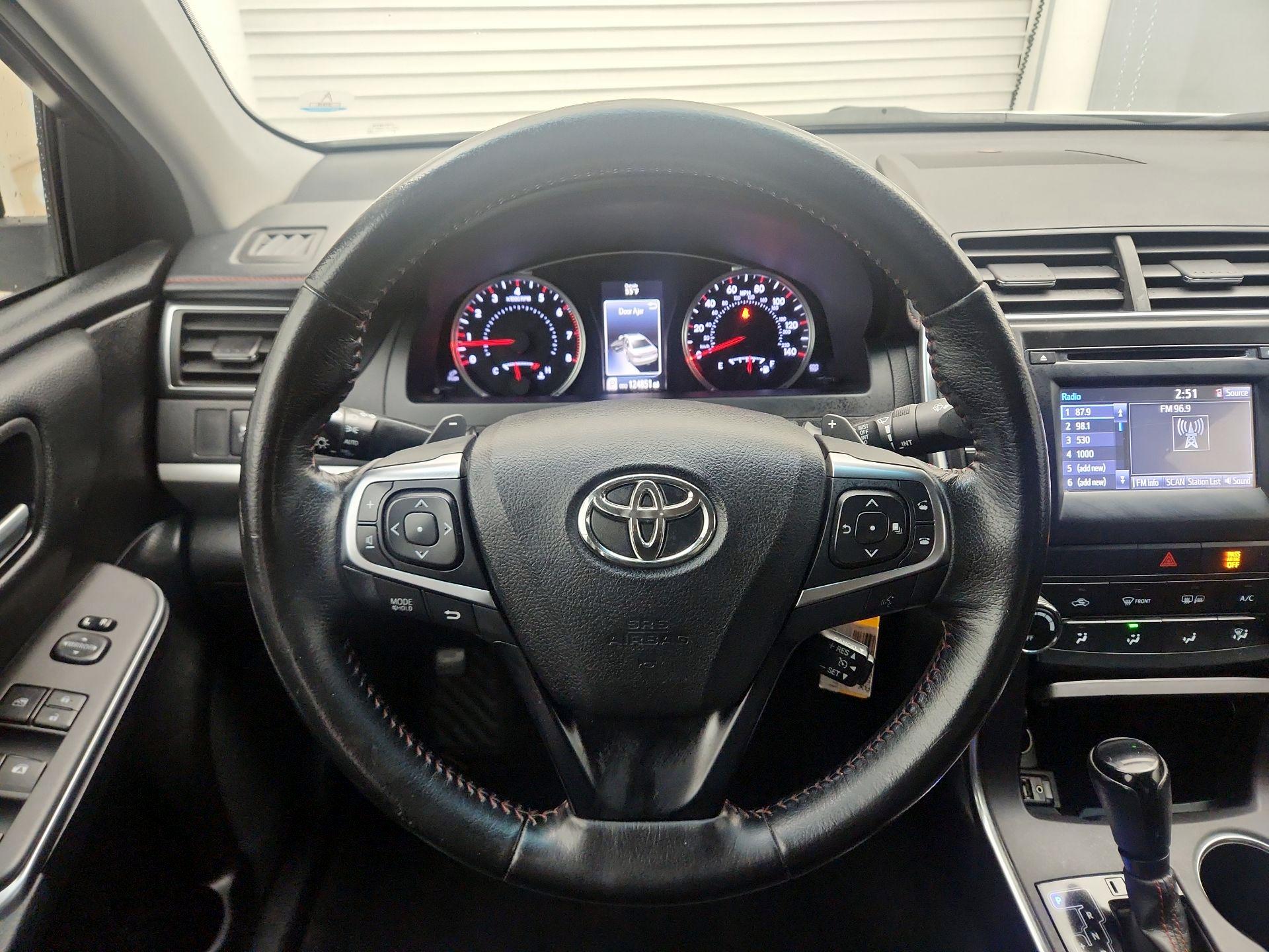Thumbnail: 2016 Toyota Camry - 10