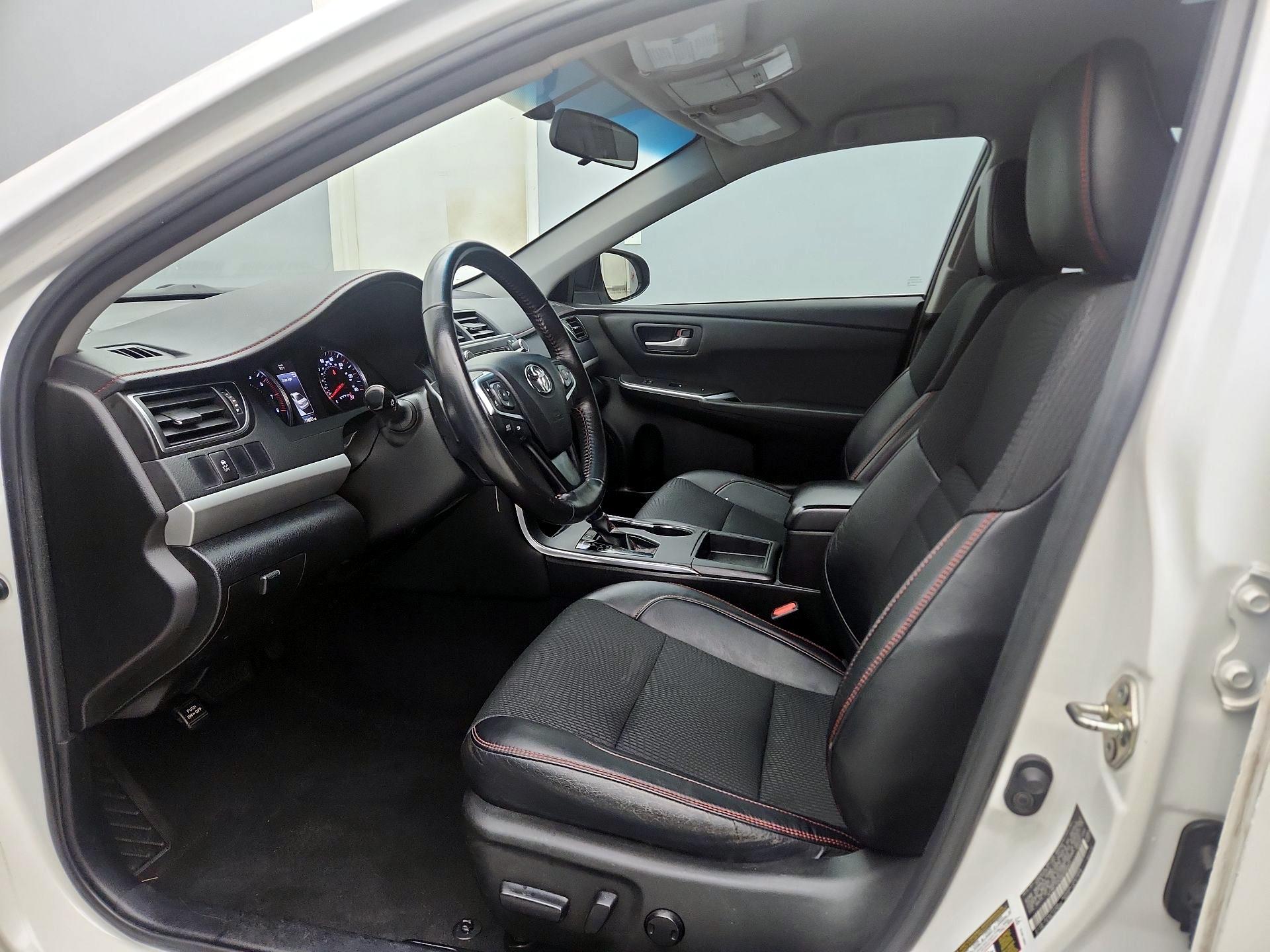 Thumbnail: 2016 Toyota Camry - 11