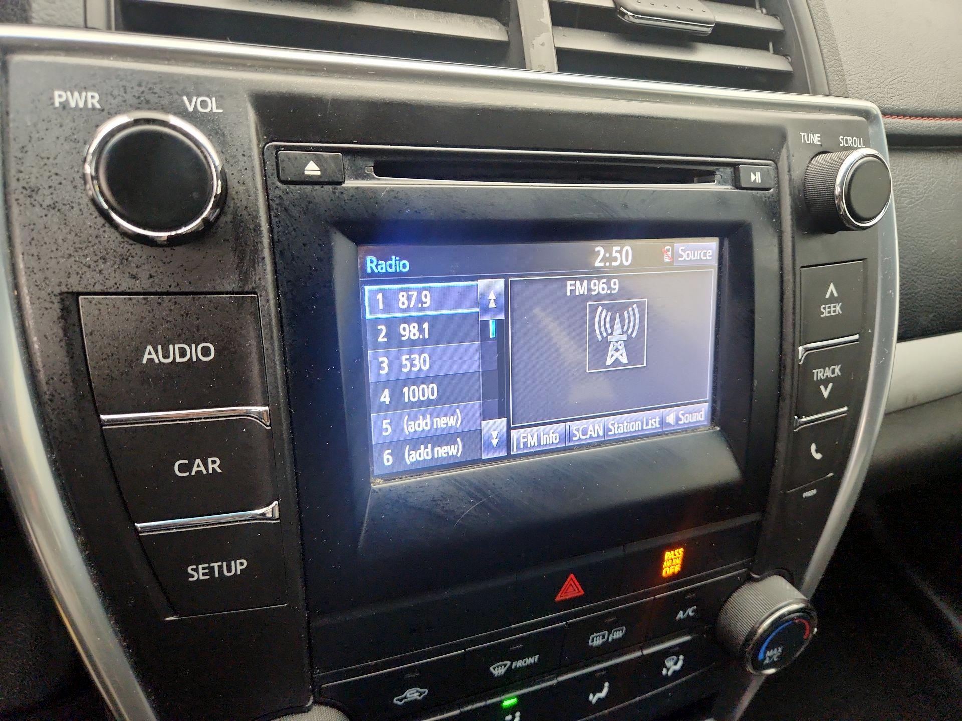 Thumbnail: 2016 Toyota Camry - 15