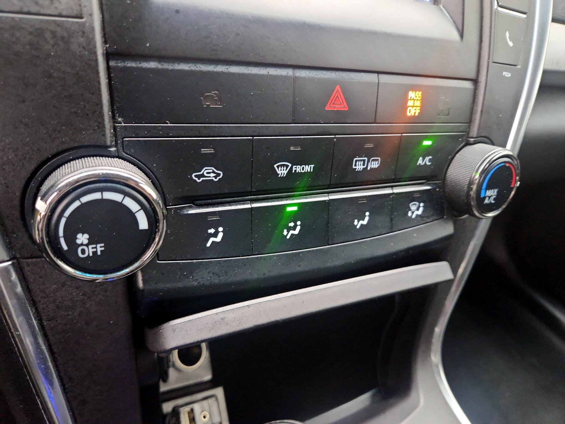 Thumbnail: 2016 Toyota Camry - 16