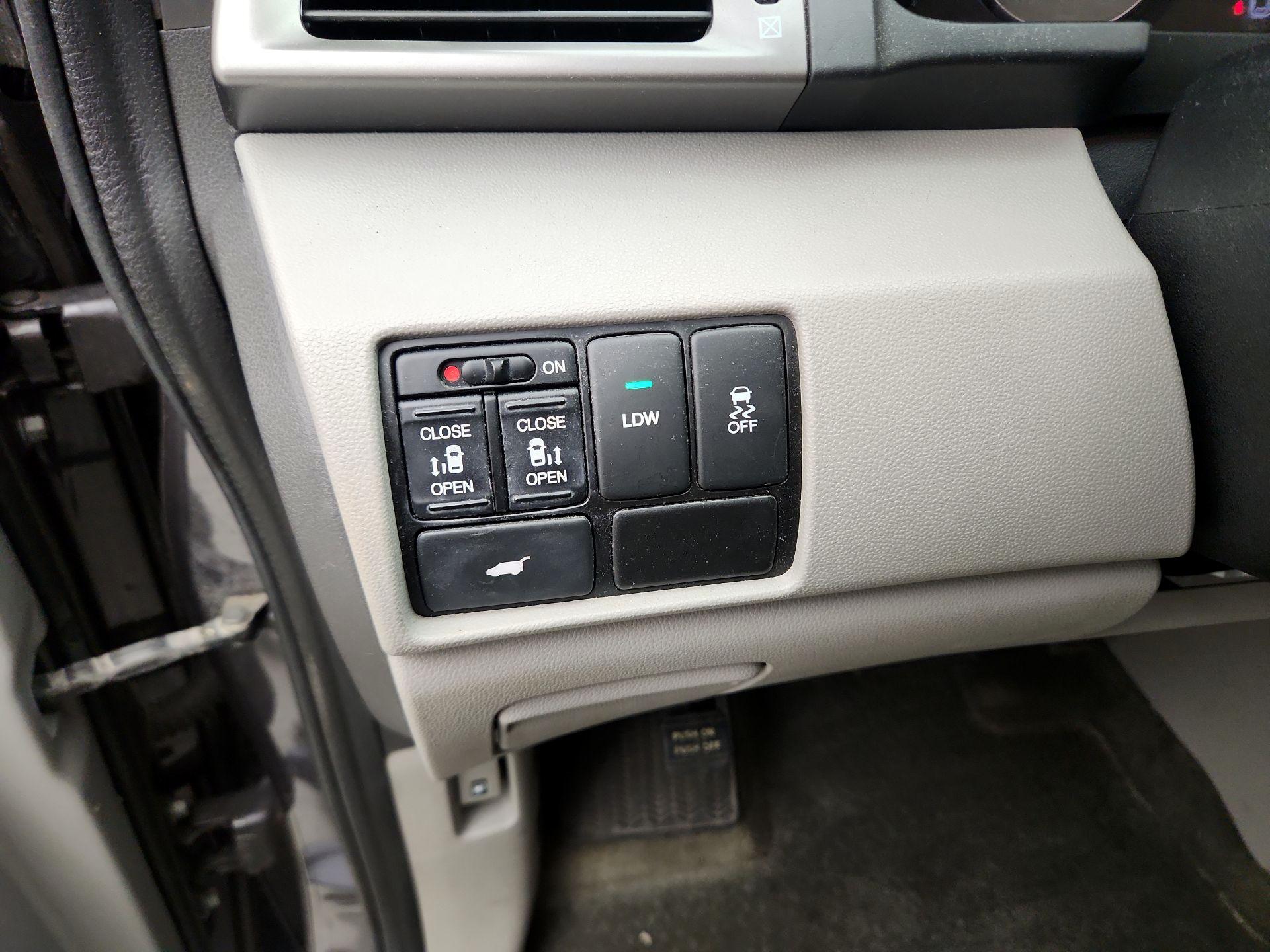 Thumbnail: 2015 Honda Odyssey - 13