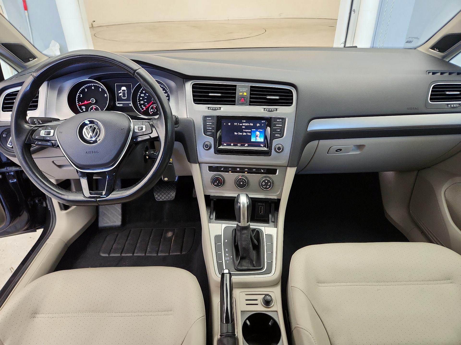 Thumbnail: 2015 Volkswagen Golf - 9