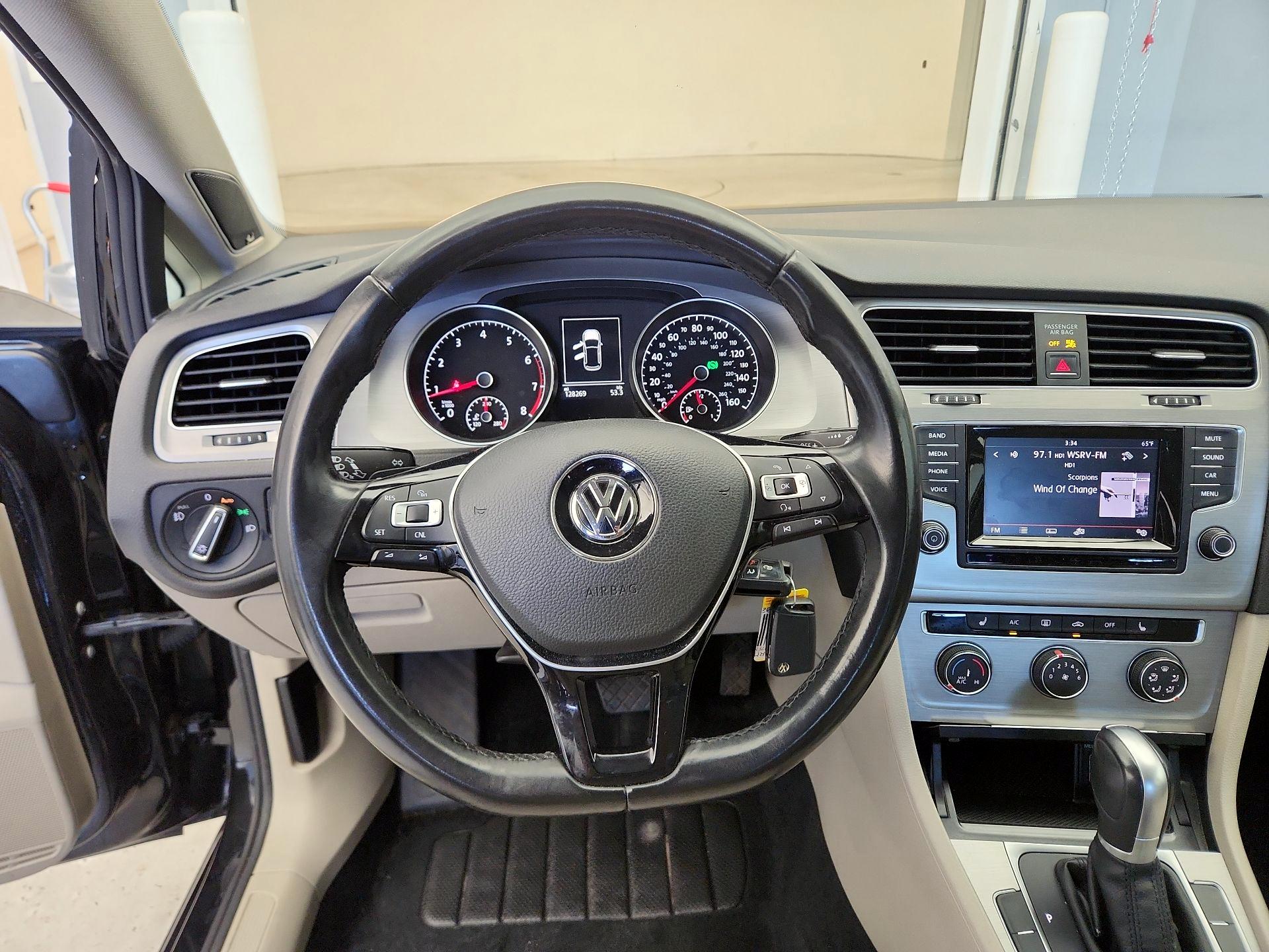 Thumbnail: 2015 Volkswagen Golf - 10