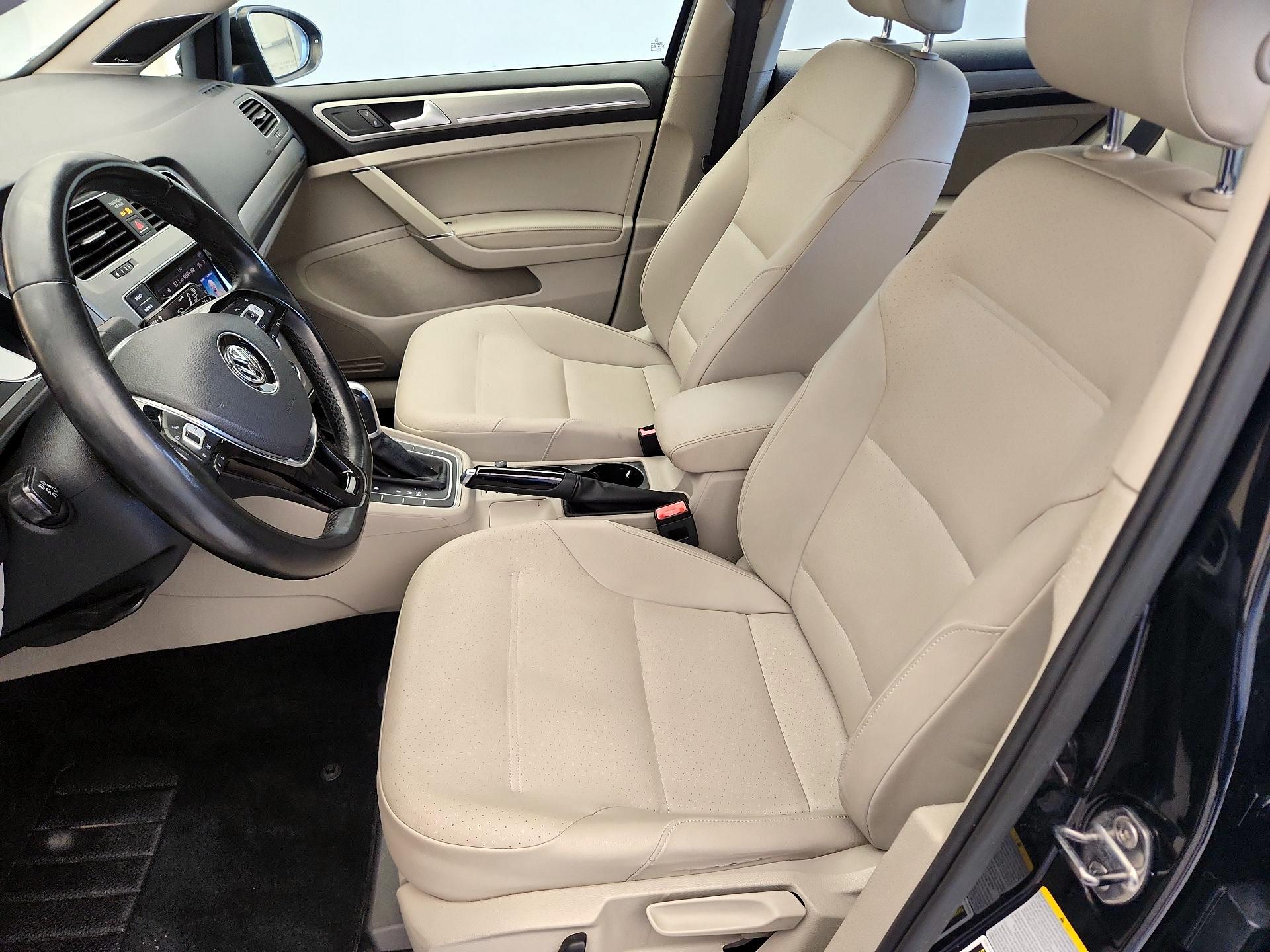 Thumbnail: 2015 Volkswagen Golf - 11