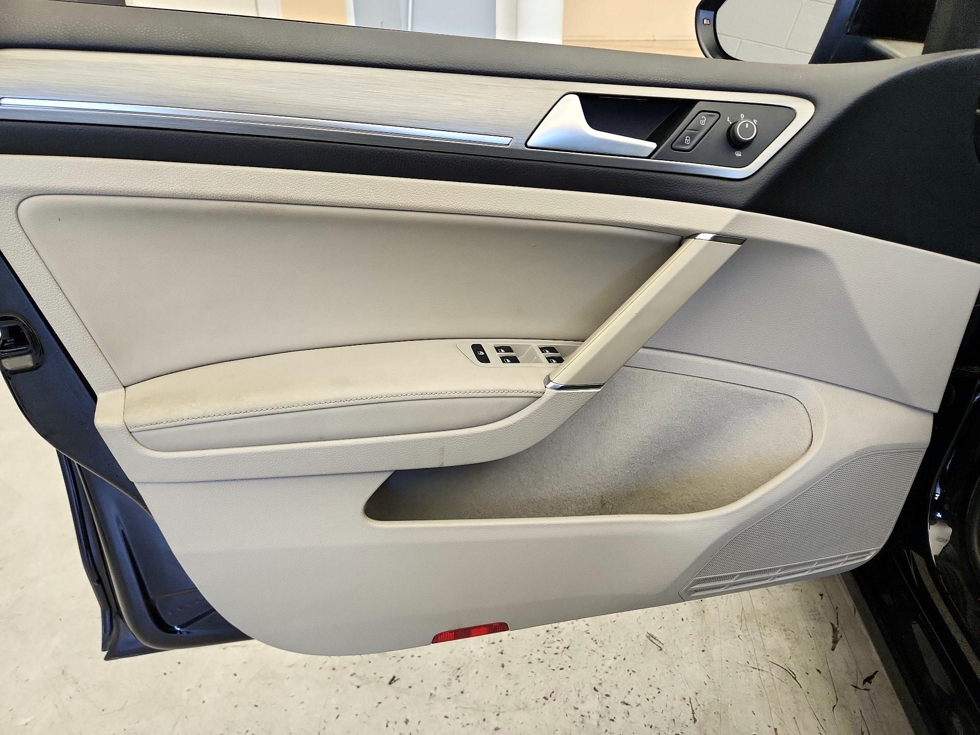 Thumbnail: 2015 Volkswagen Golf - 12