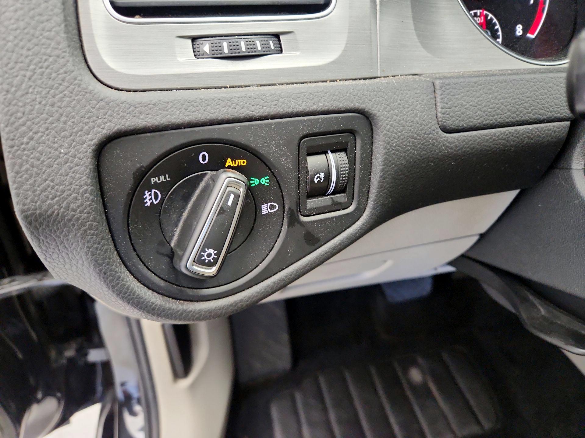 Thumbnail: 2015 Volkswagen Golf - 13