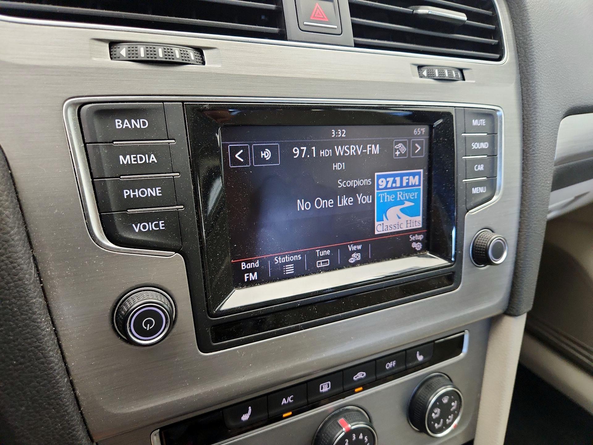 Thumbnail: 2015 Volkswagen Golf - 15