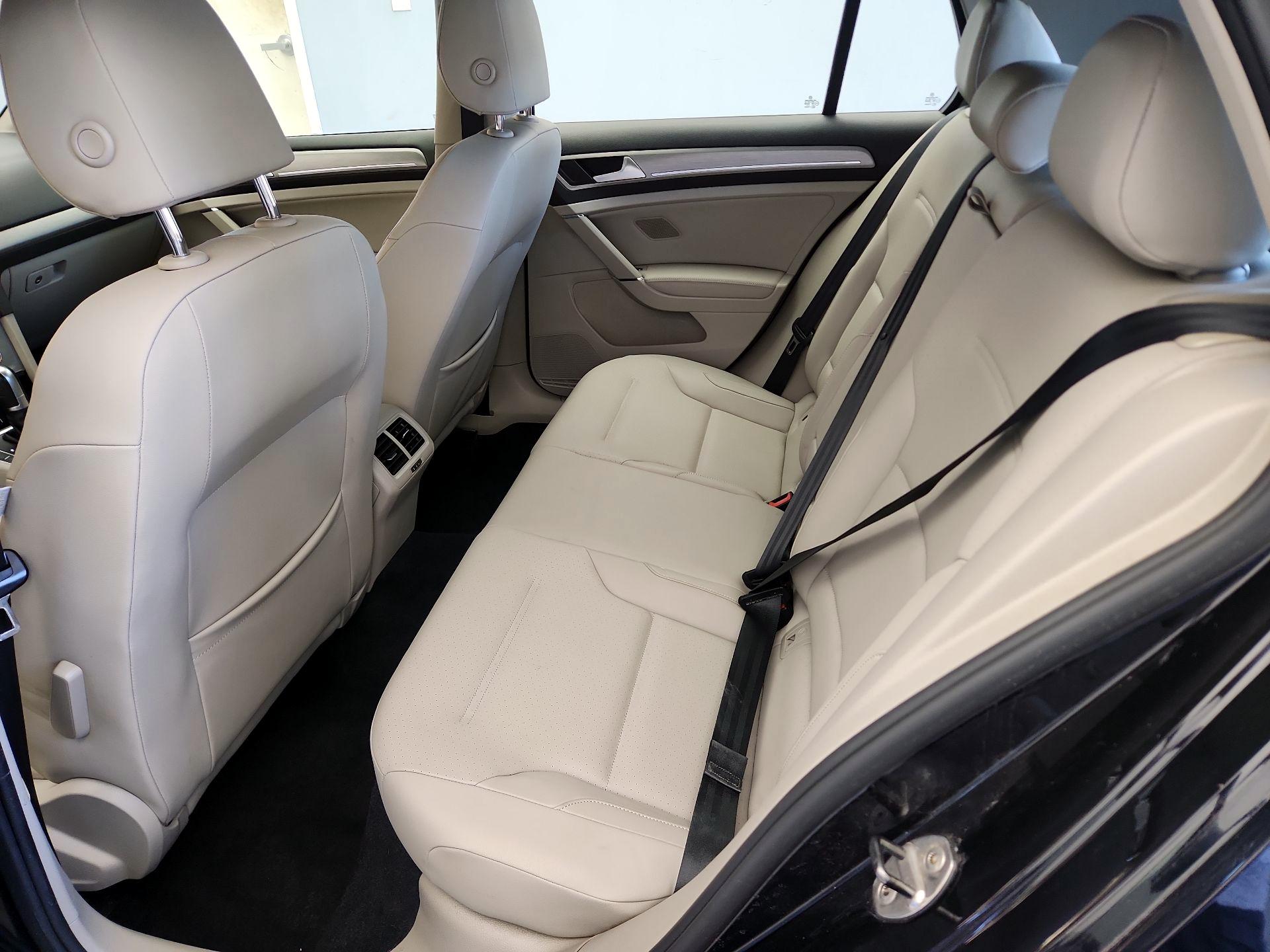 Thumbnail: 2015 Volkswagen Golf - 19