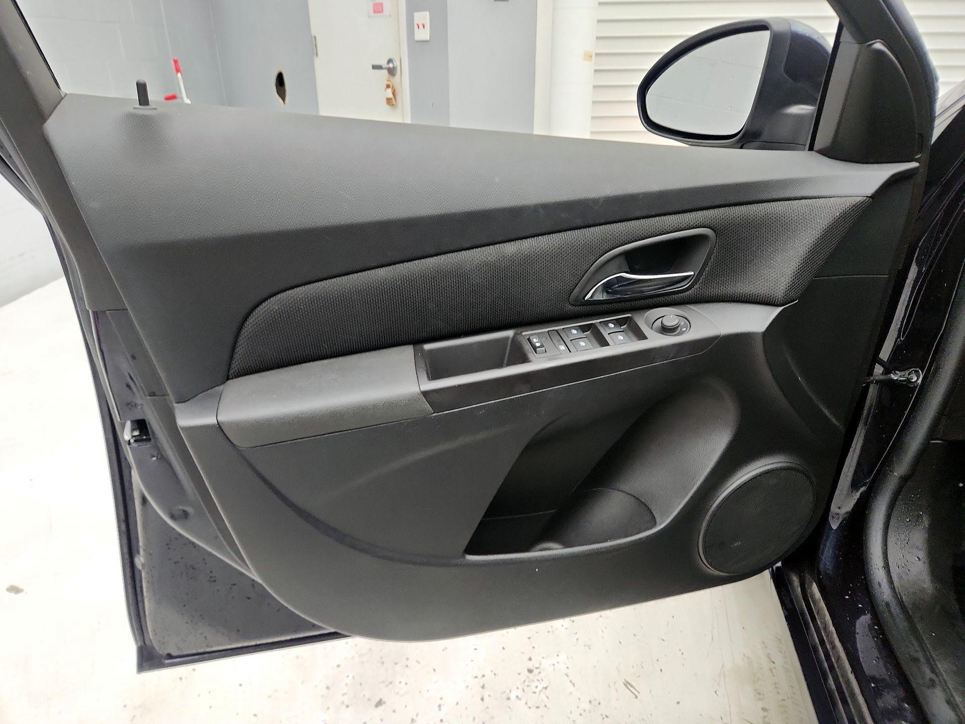 Thumbnail: 2015 Chevrolet Cruze - 12