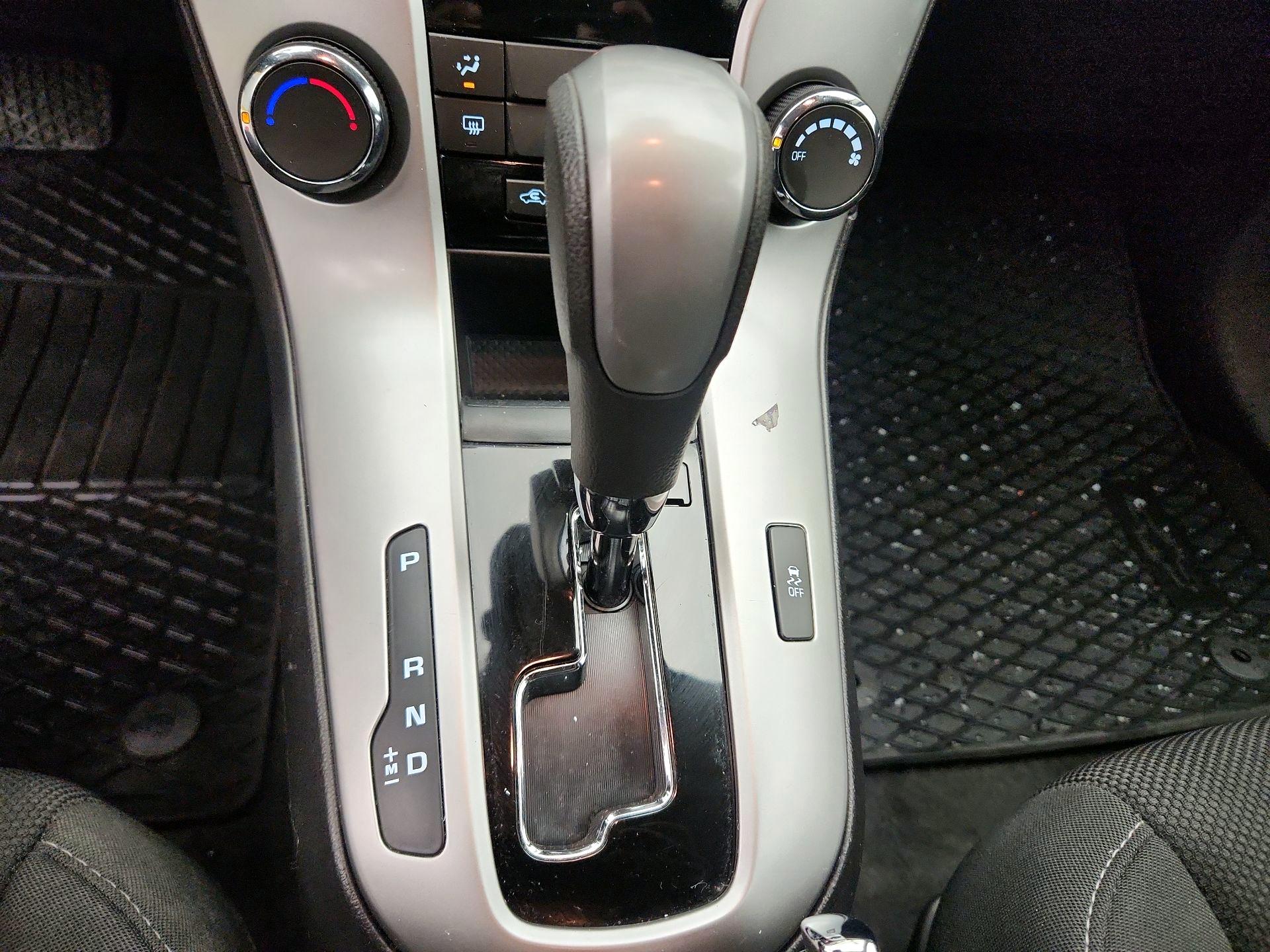 Thumbnail: 2015 Chevrolet Cruze - 17