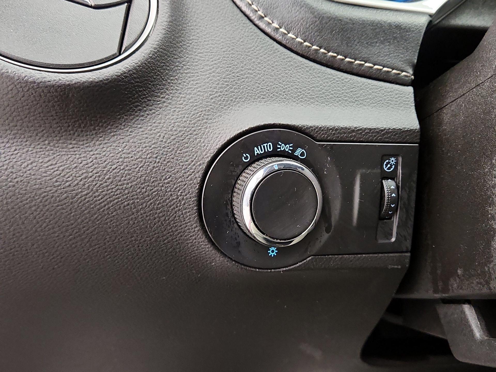 Thumbnail: 2015 Chevrolet Camaro - 13