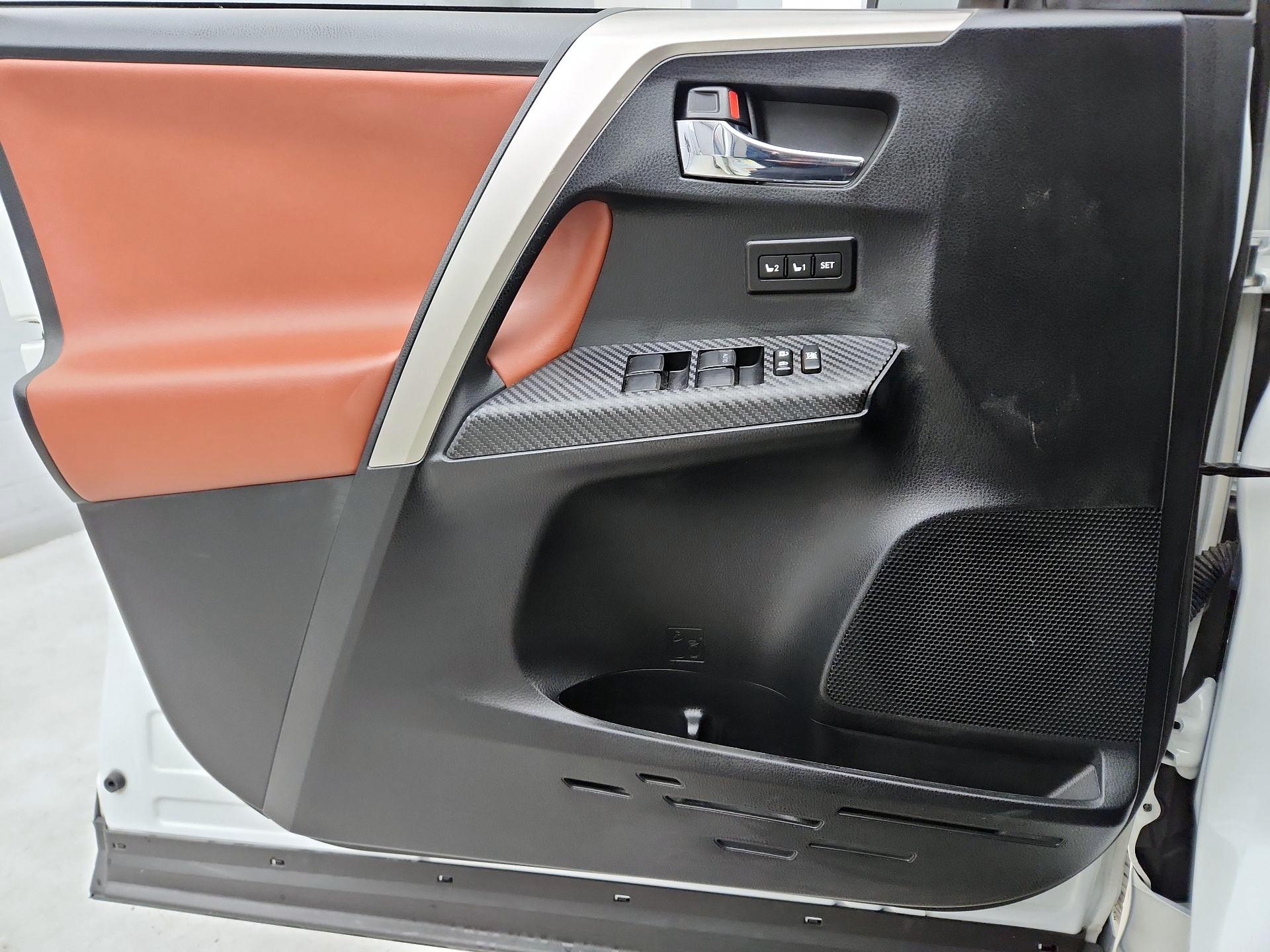 Thumbnail: 2015 Toyota RAV4 - 12