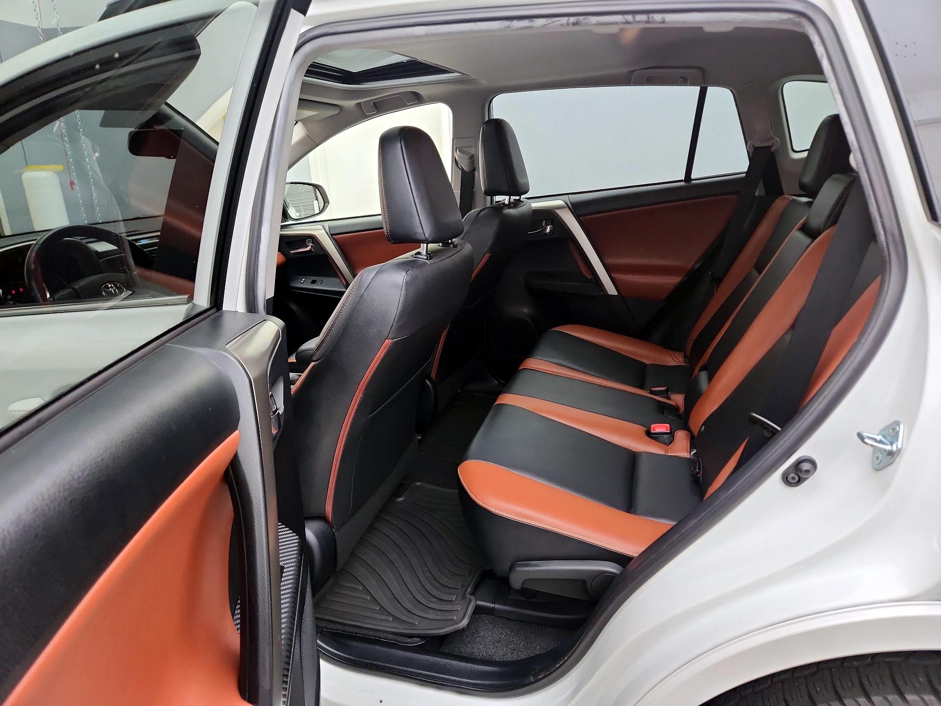 Thumbnail: 2015 Toyota RAV4 - 20