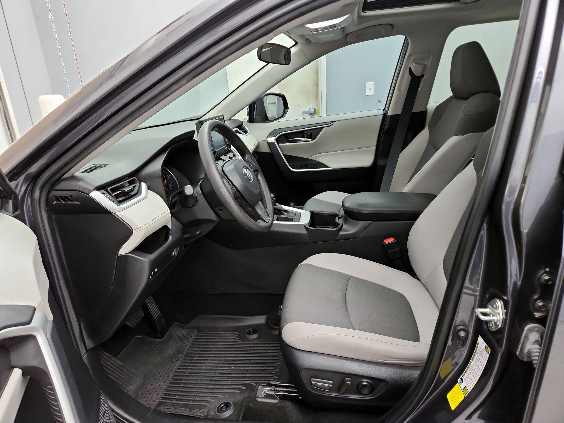 Thumbnail: 2022 Toyota RAV4 - 11