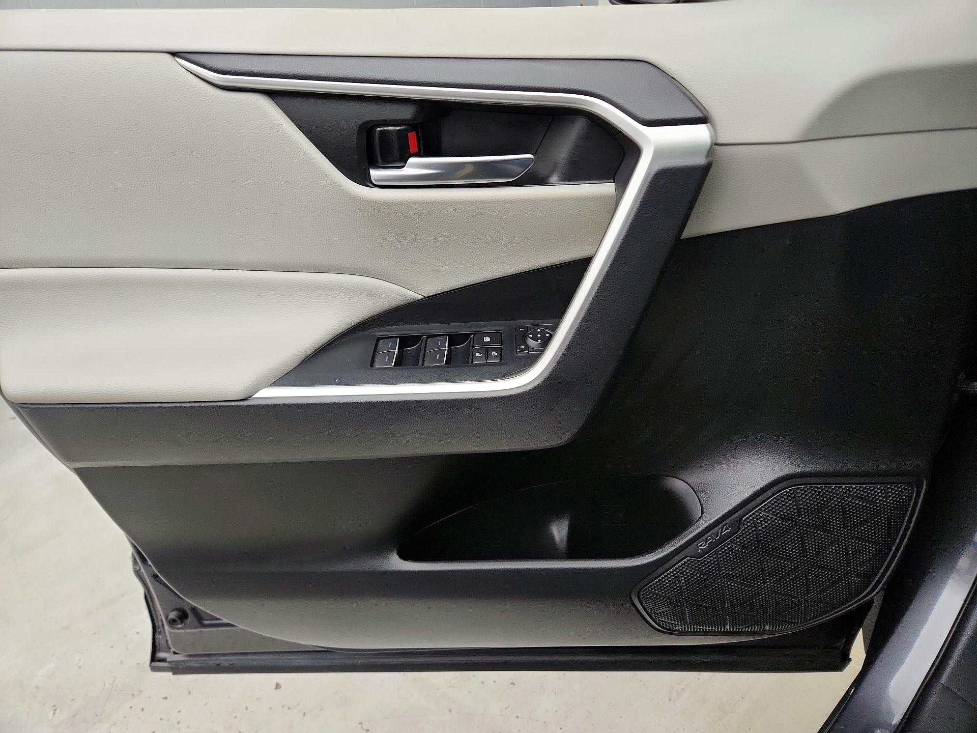 Thumbnail: 2022 Toyota RAV4 - 12