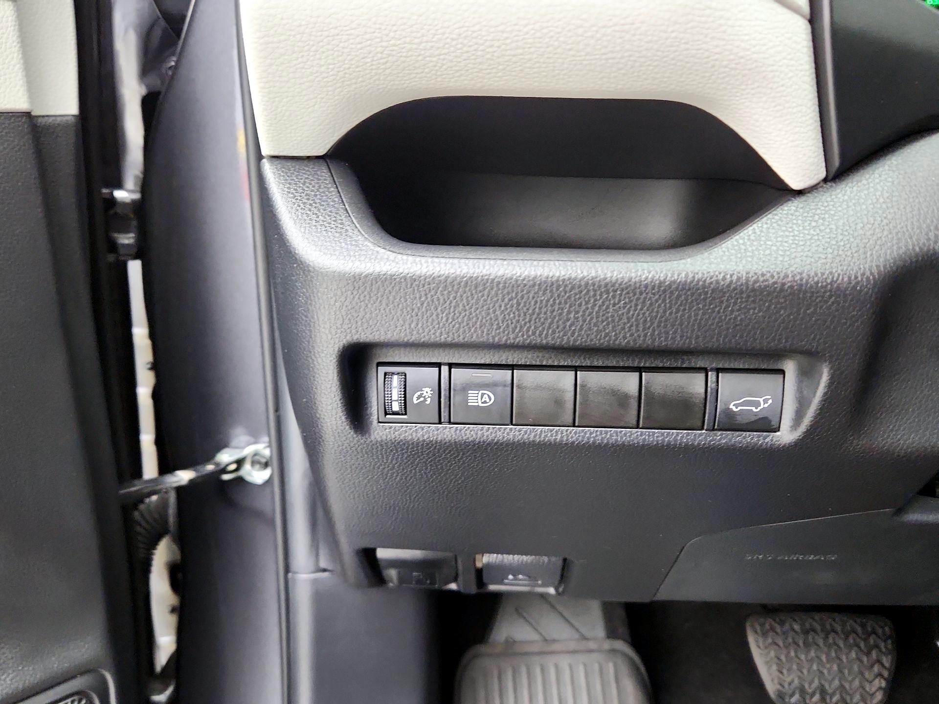 Thumbnail: 2022 Toyota RAV4 - 13