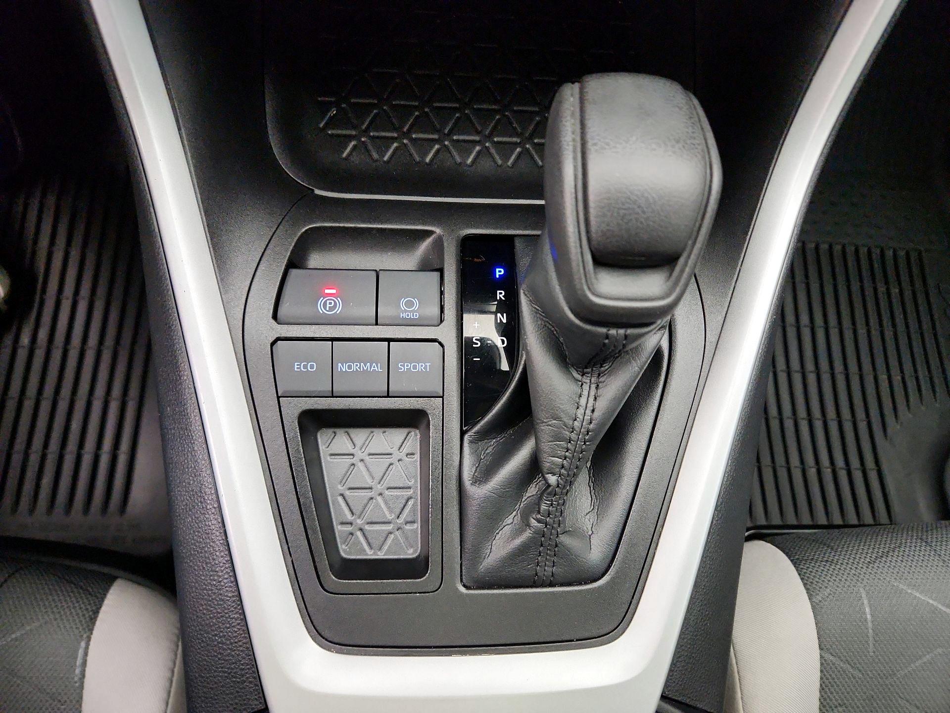 Thumbnail: 2022 Toyota RAV4 - 17