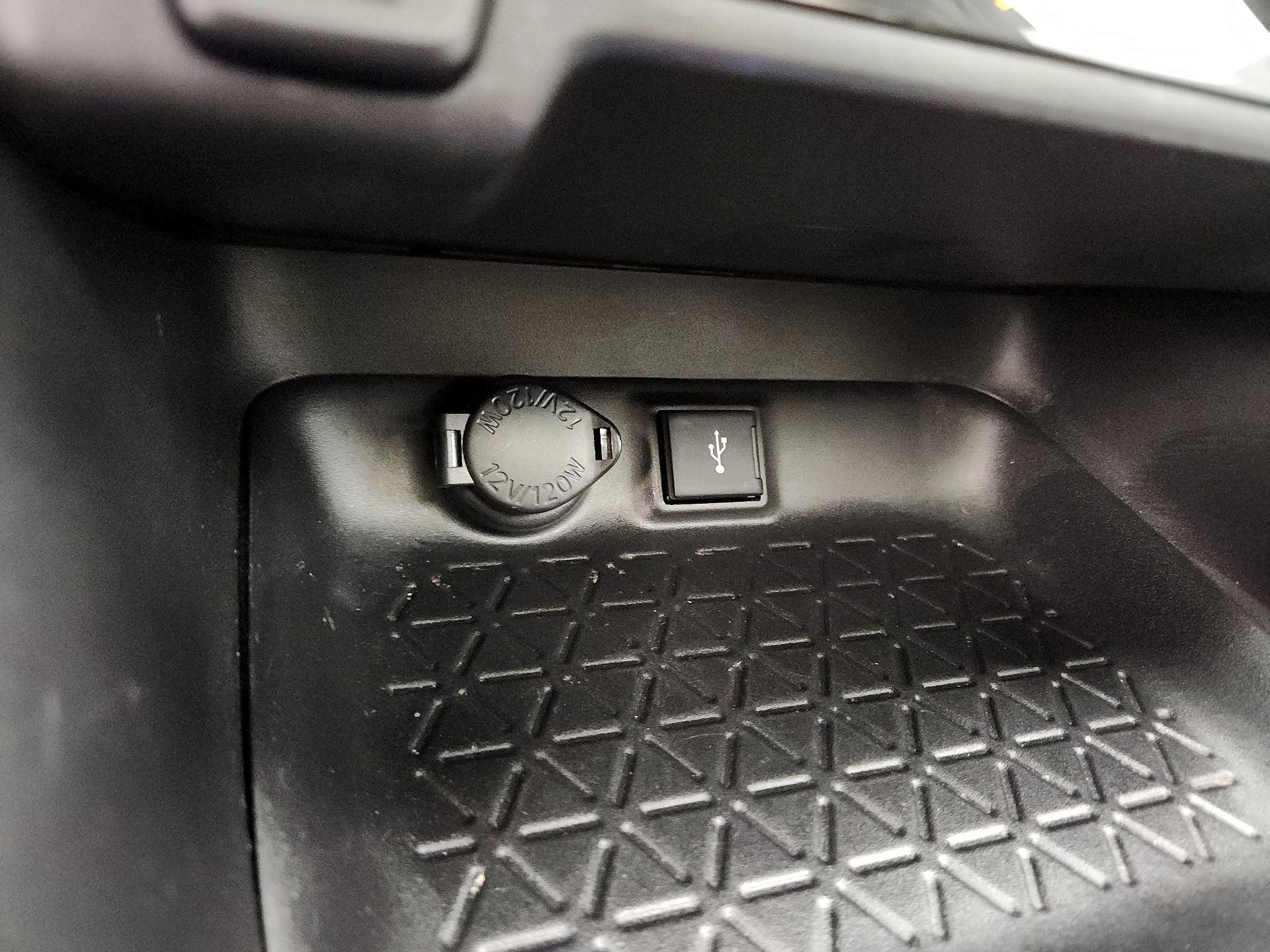 Thumbnail: 2022 Toyota RAV4 - 18