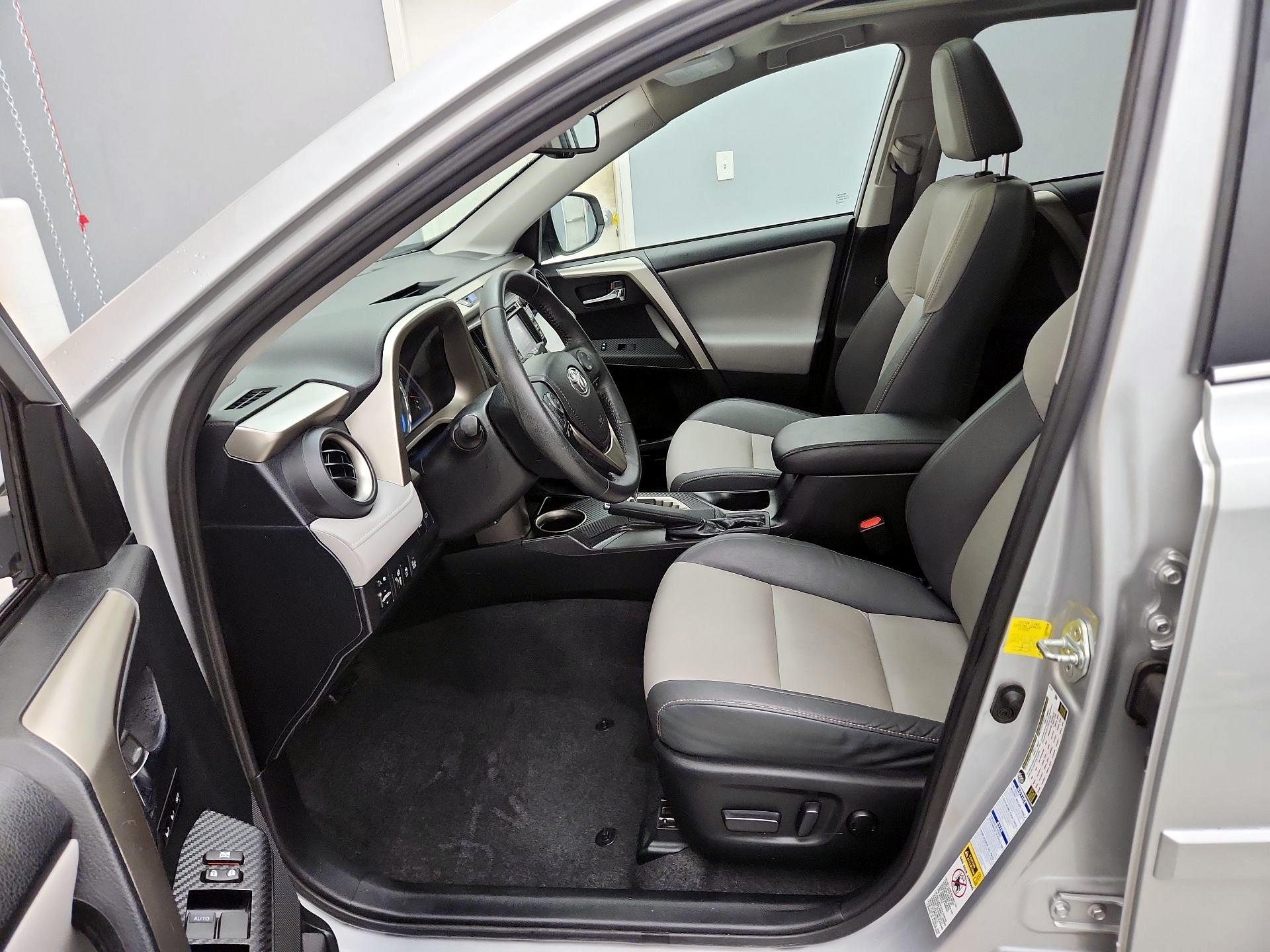 Thumbnail: 2015 Toyota RAV4 - 11