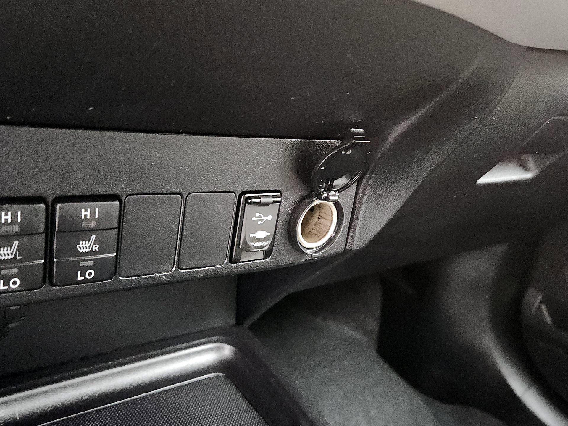 Thumbnail: 2015 Toyota RAV4 - 18