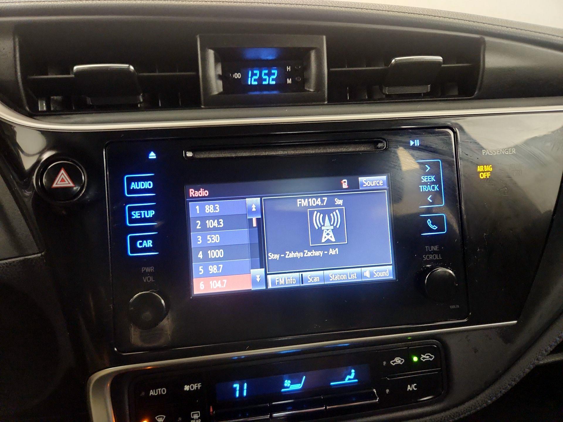 Thumbnail: 2017 Toyota Corolla - 15