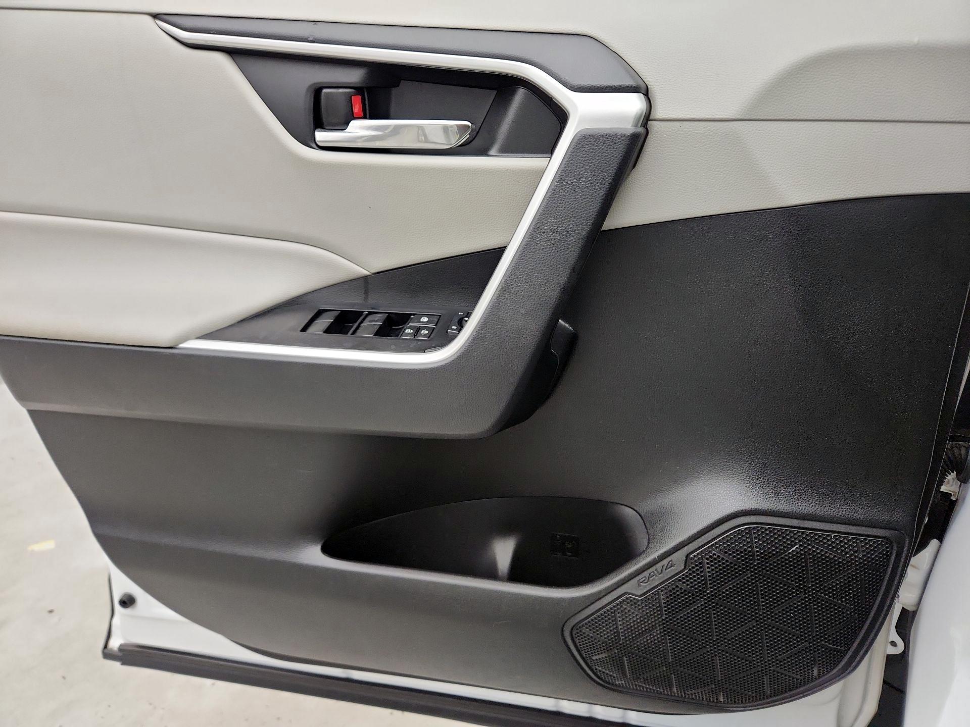 Thumbnail: 2021 Toyota RAV4 - 12