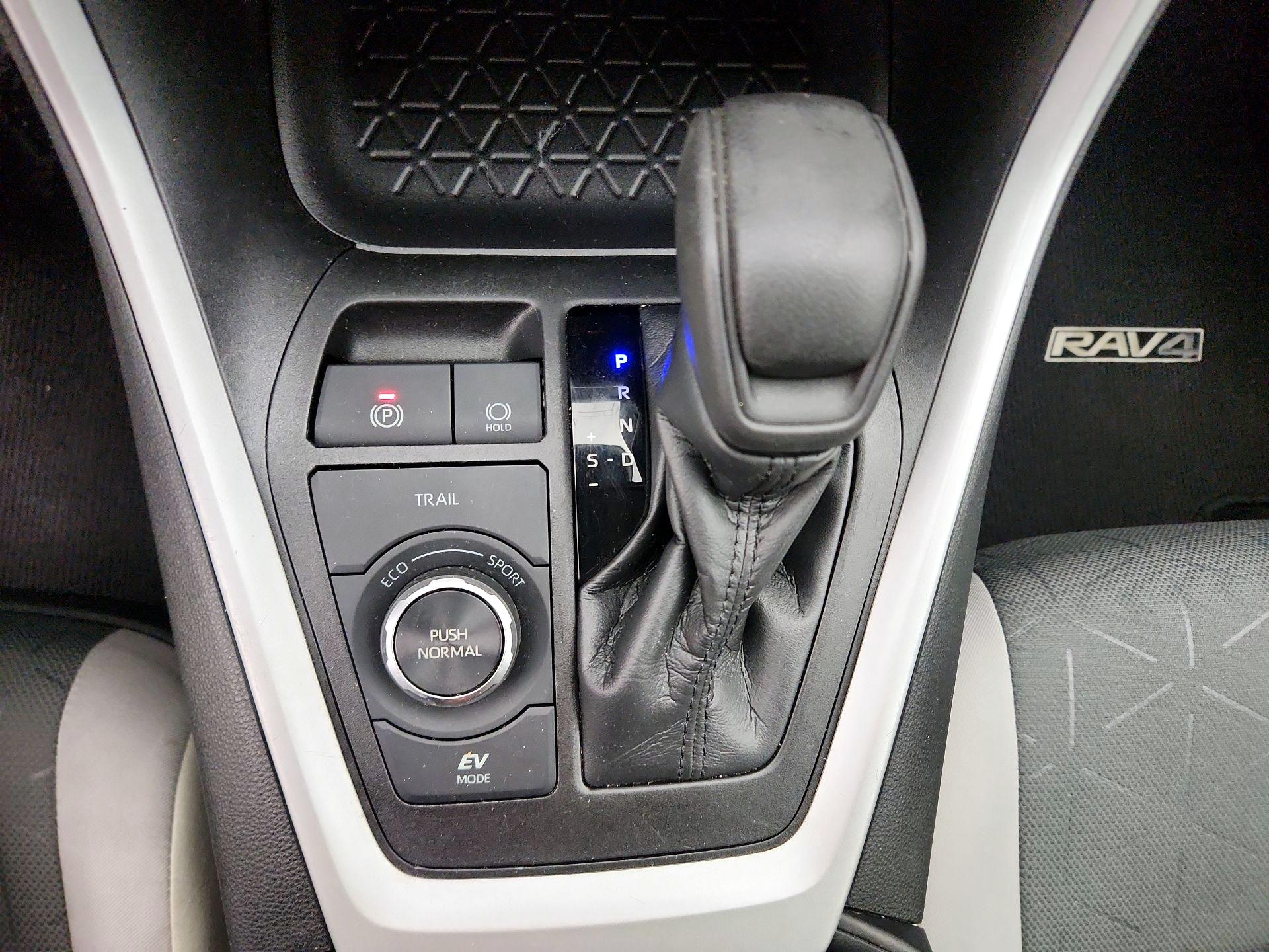 Thumbnail: 2021 Toyota RAV4 - 17