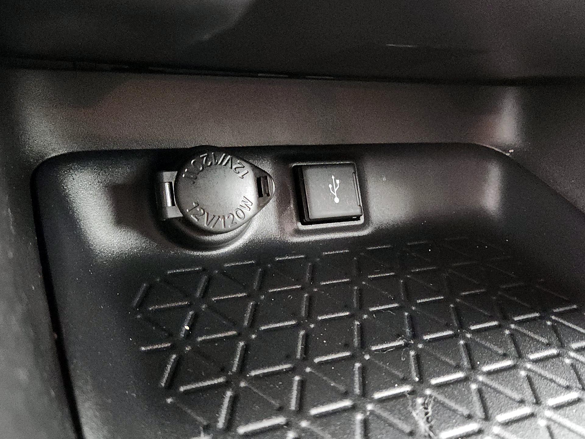 Thumbnail: 2021 Toyota RAV4 - 18