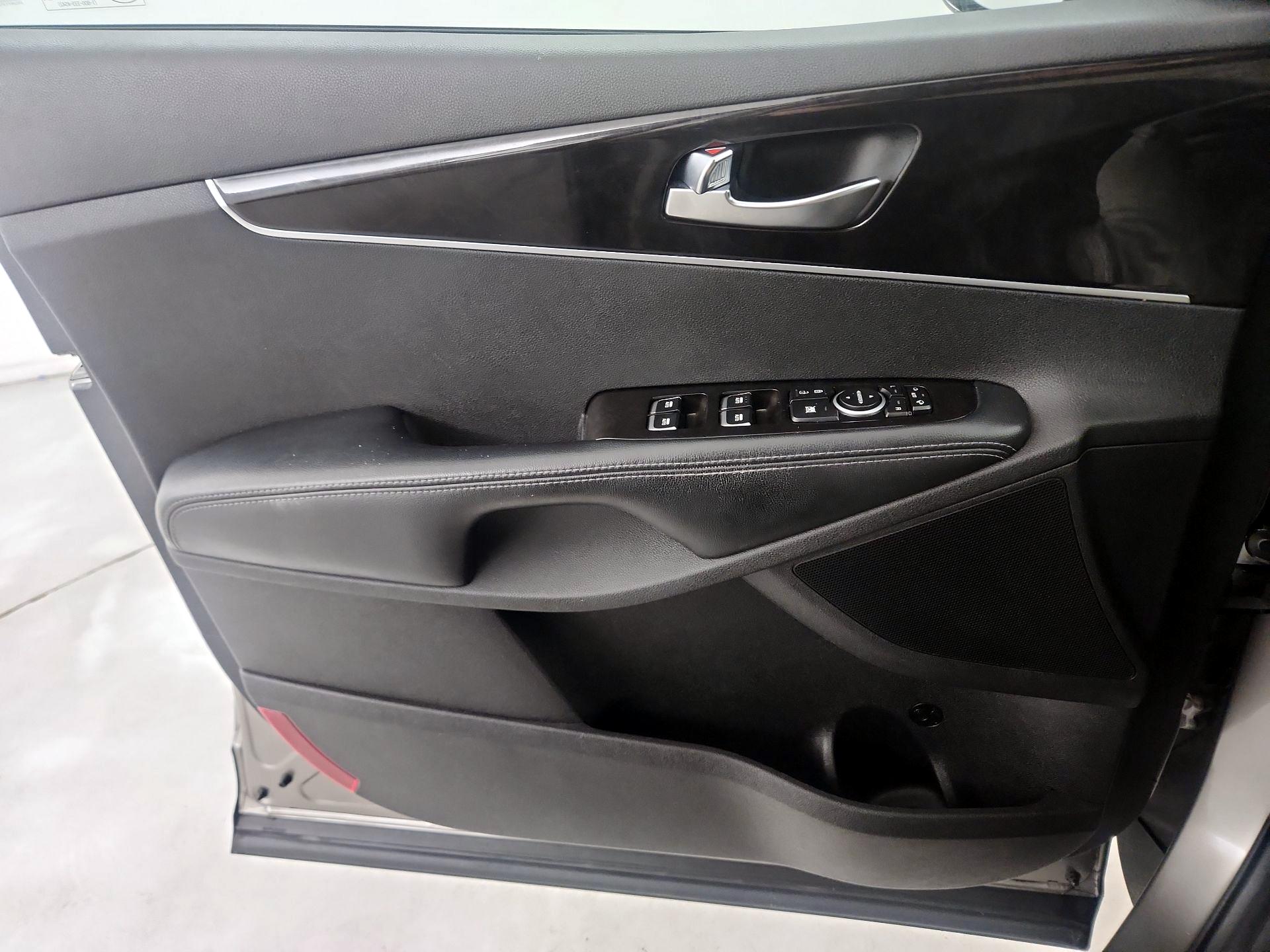 Thumbnail: 2016 Kia Sorento - 12