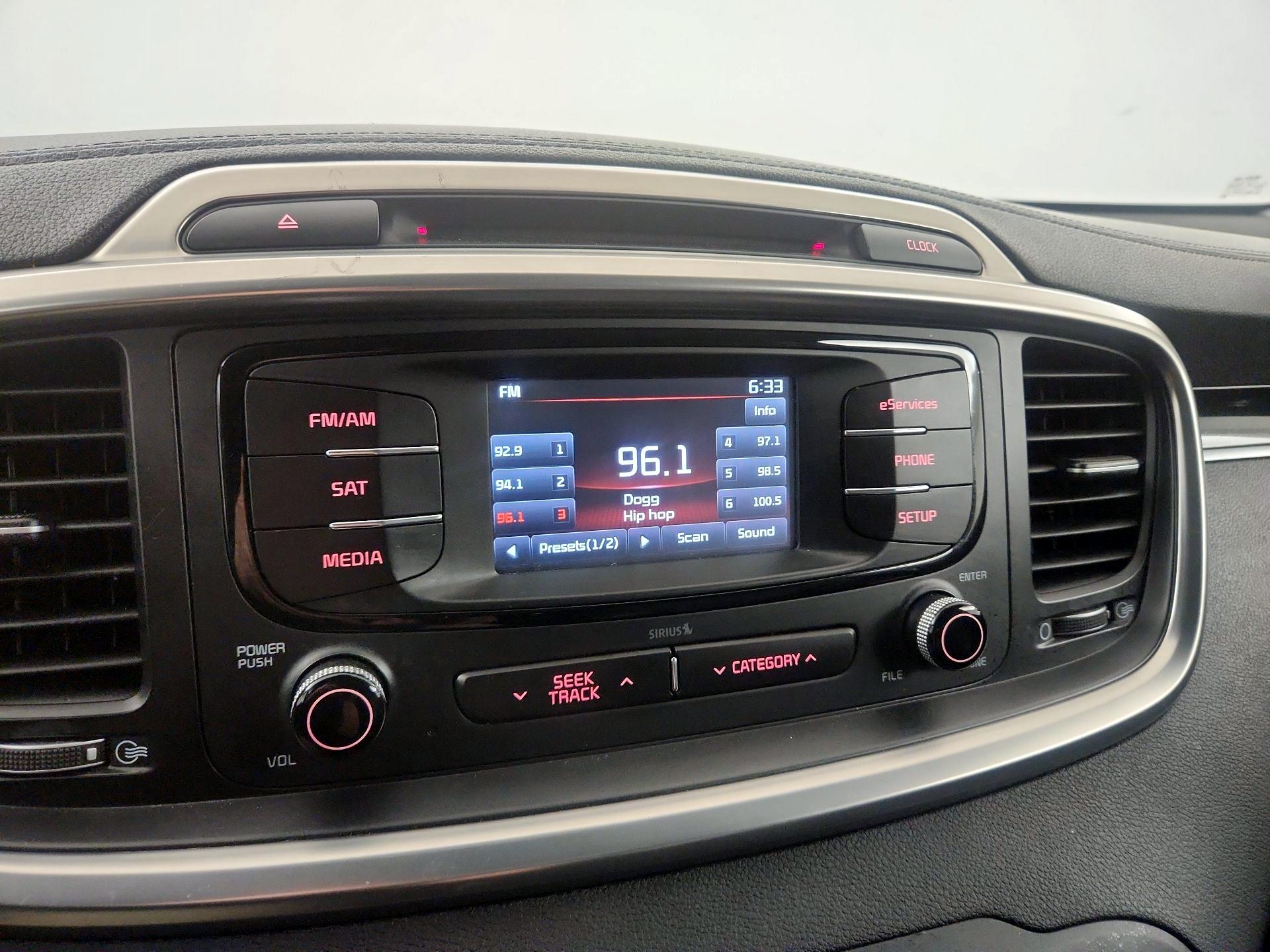 Thumbnail: 2016 Kia Sorento - 15