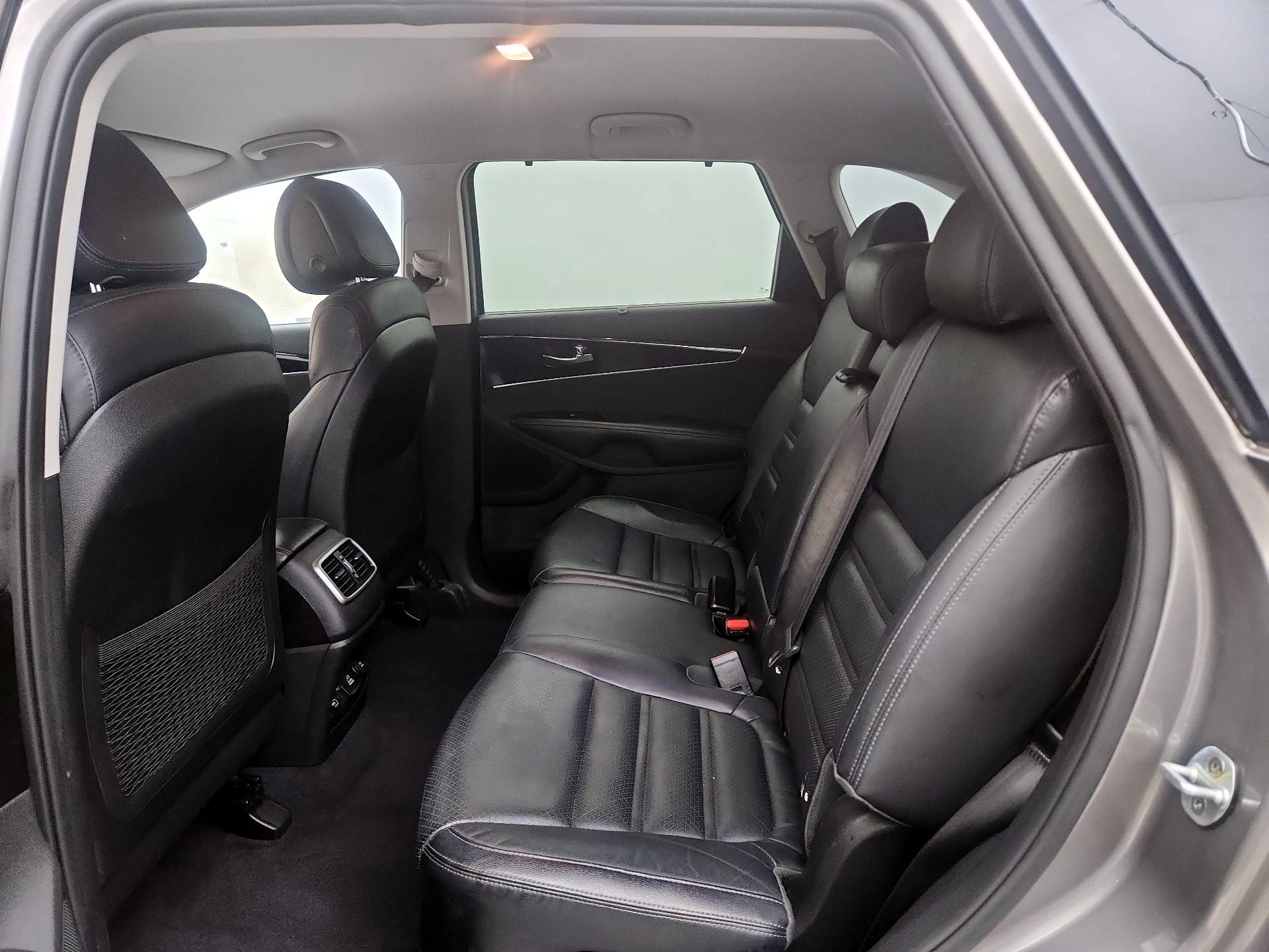Thumbnail: 2016 Kia Sorento - 19