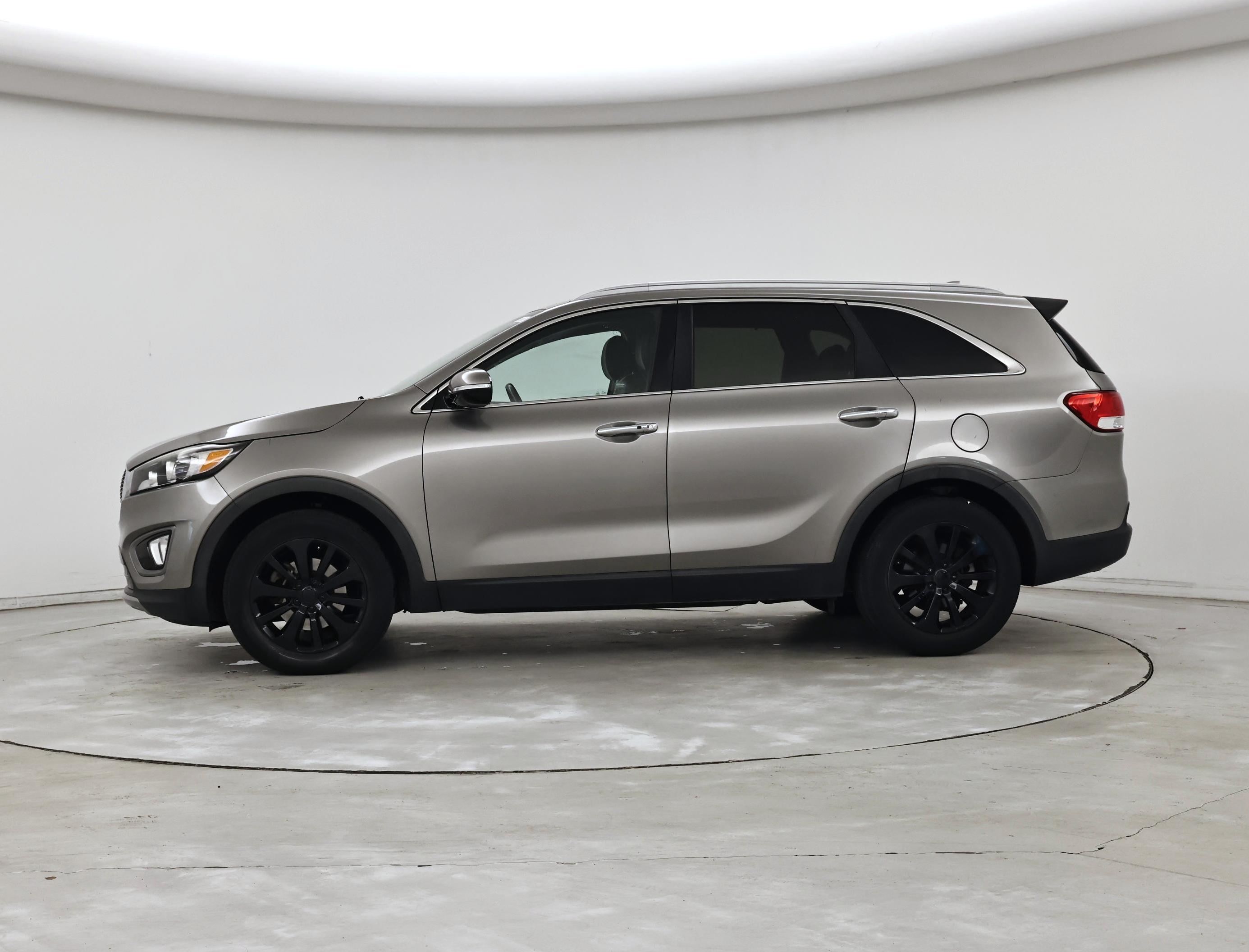 Thumbnail: 2016 Kia Sorento - 3