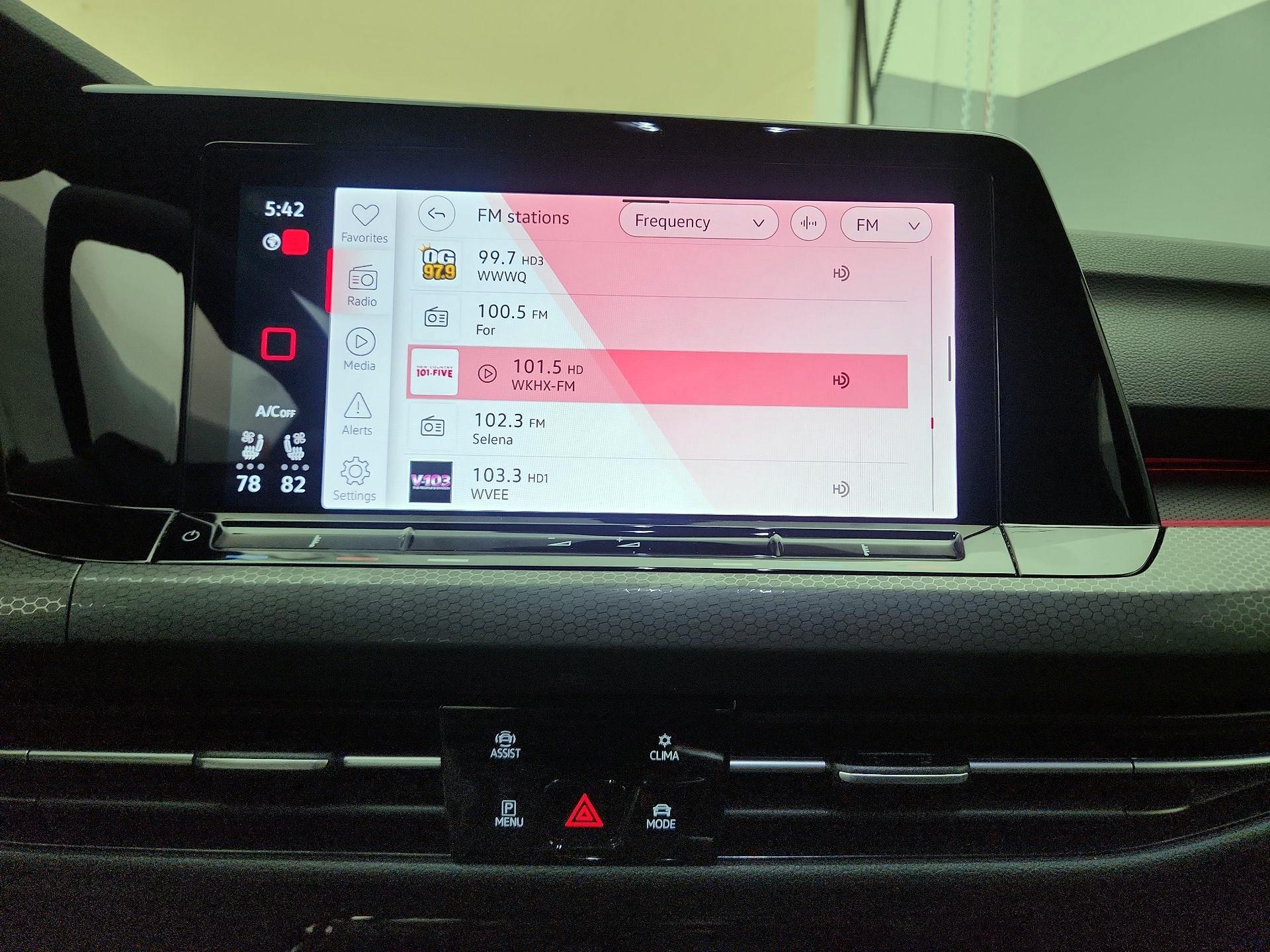 Thumbnail: 2023 Volkswagen Golf - 15